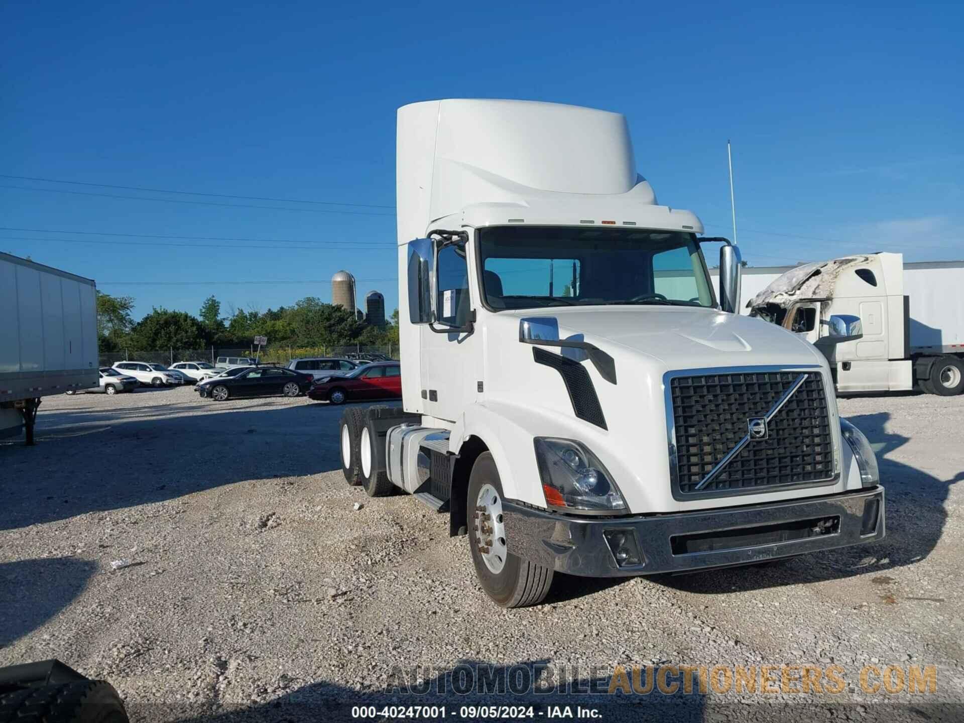 4V4NC9EG4FN916350 VOLVO VN 2015