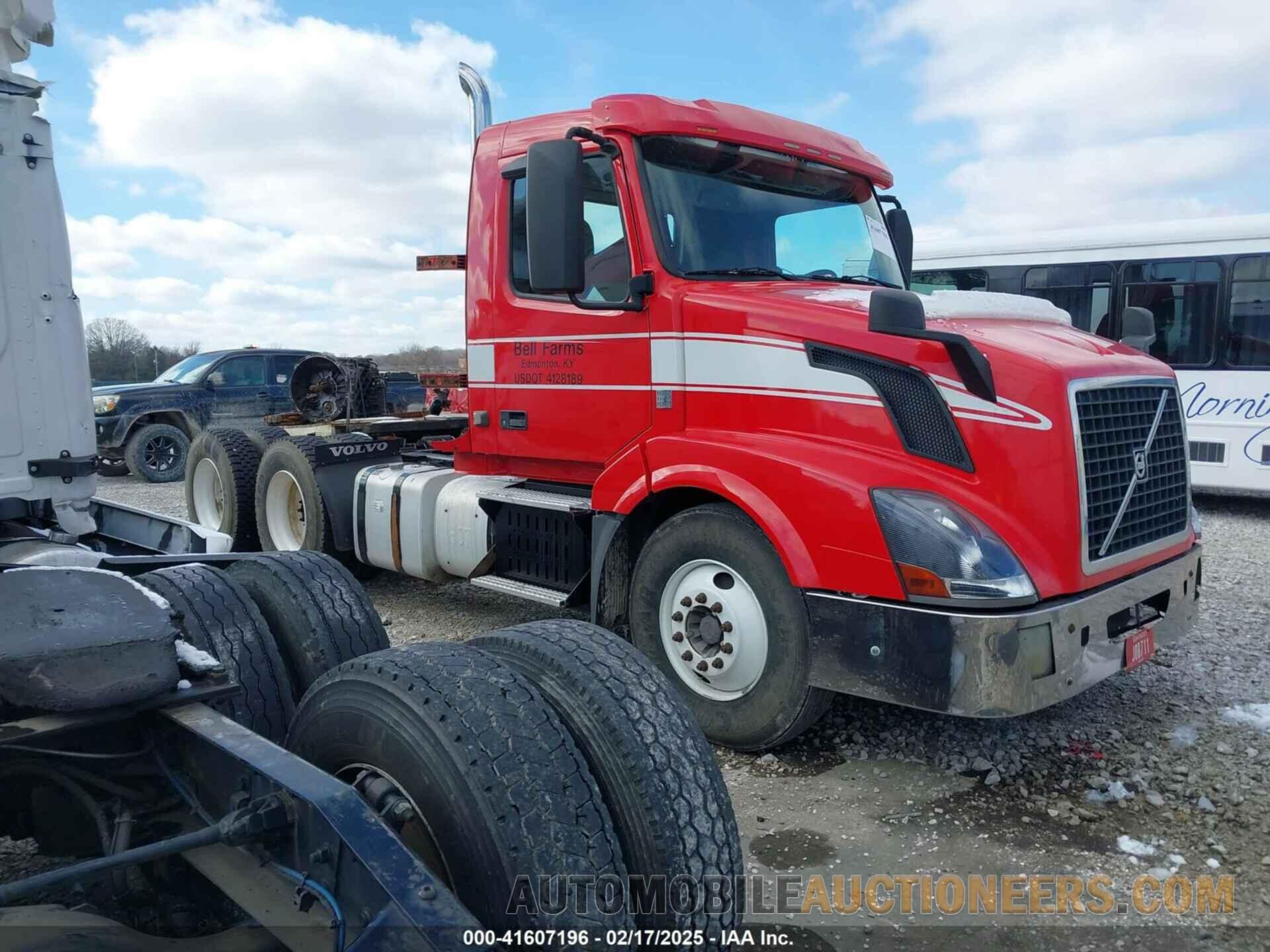 4V4NC9EG9FN178397 VOLVO VN 2015