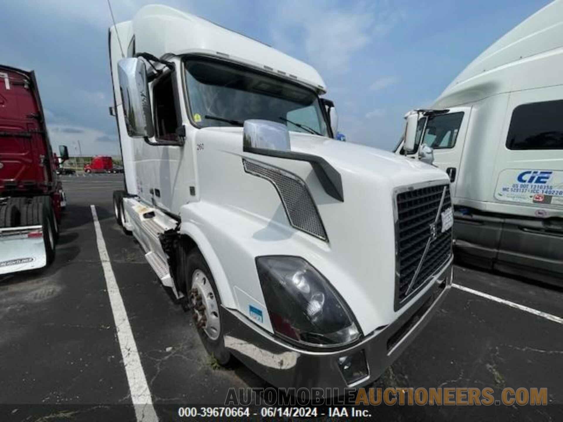 4V4NC9EH0JN979754 VOLVO VNL 2018