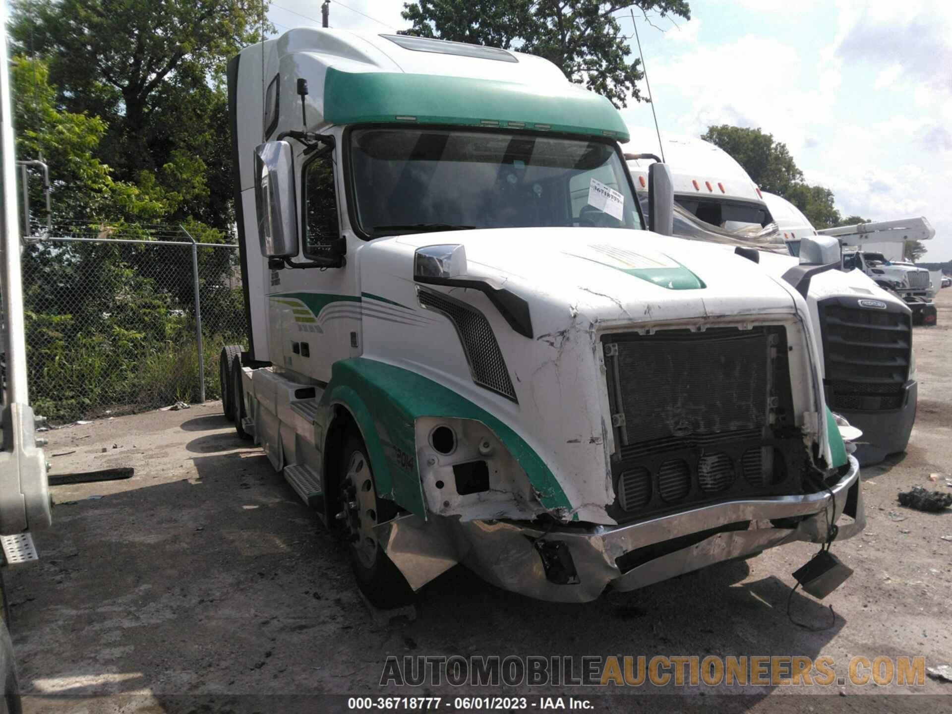 4V4NC9EH2FN917277 VOLVO VN 2015