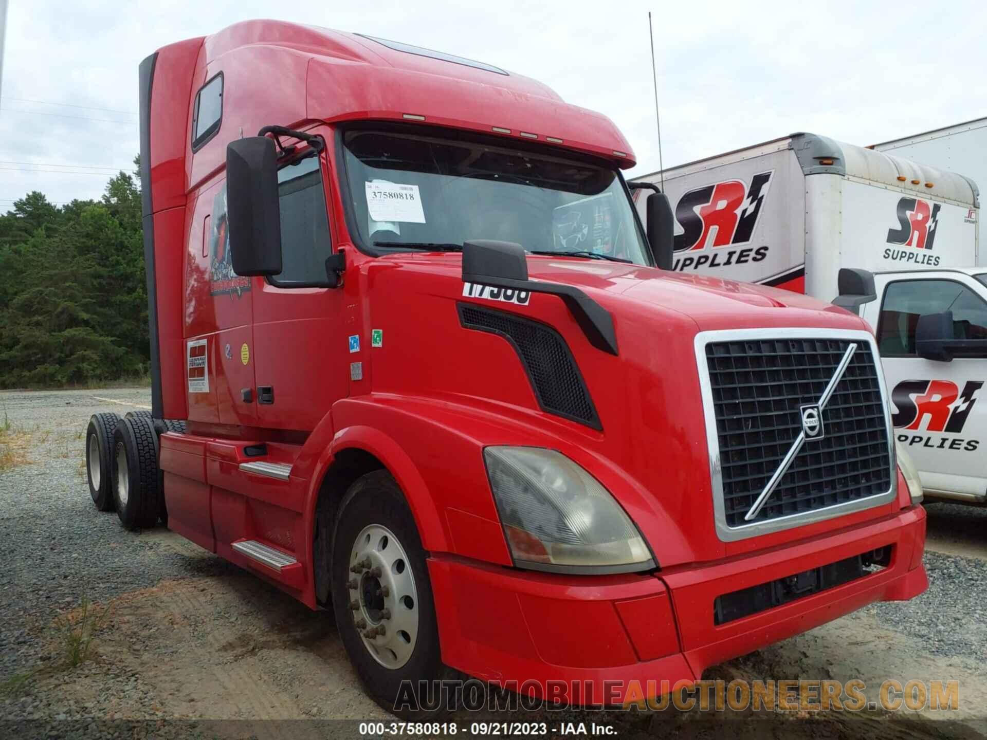 4V4NC9EH3FN180574 VOLVO VN 2015