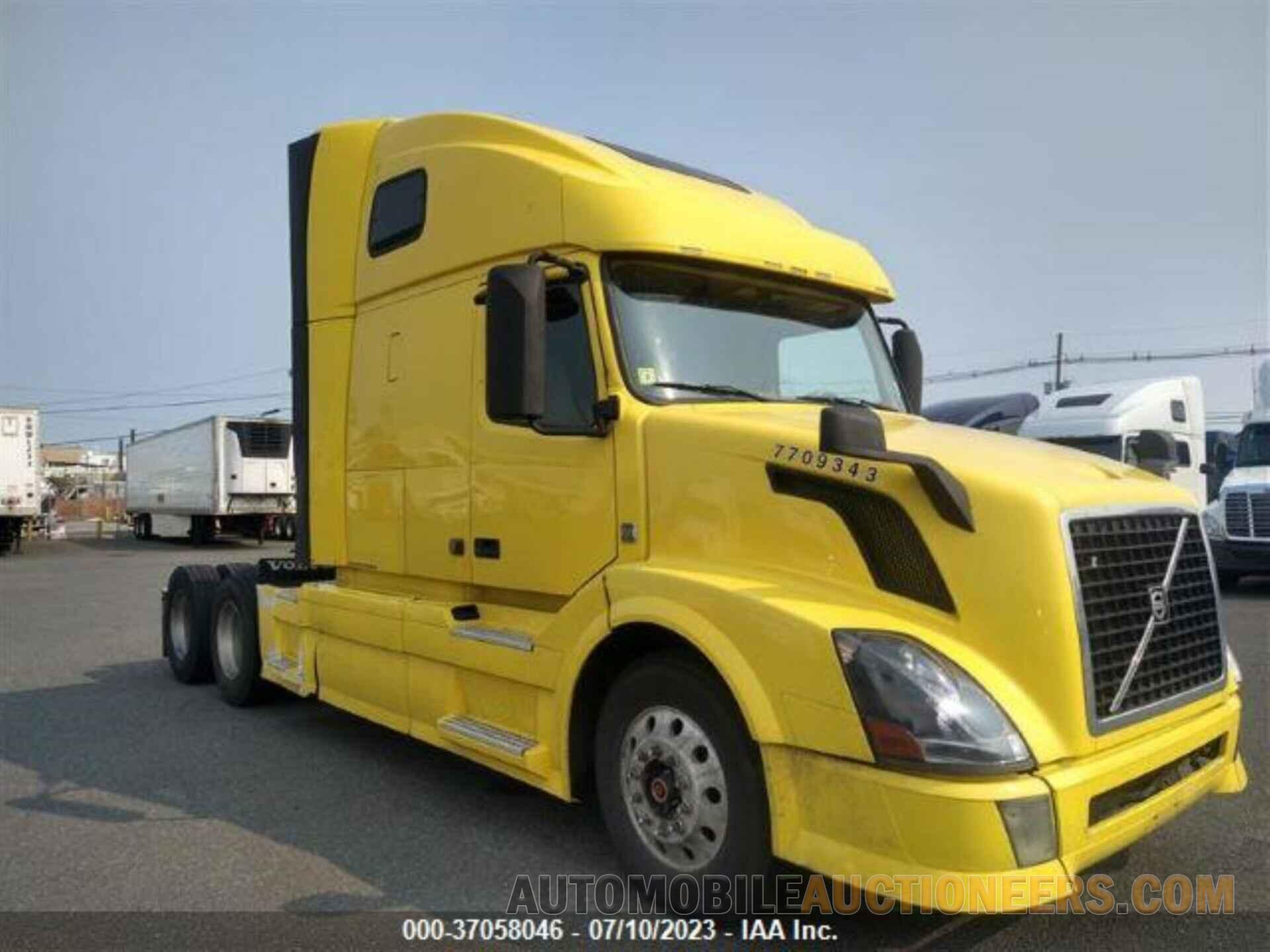 4V4NC9EH3FN928014 VOLVO VN 2015