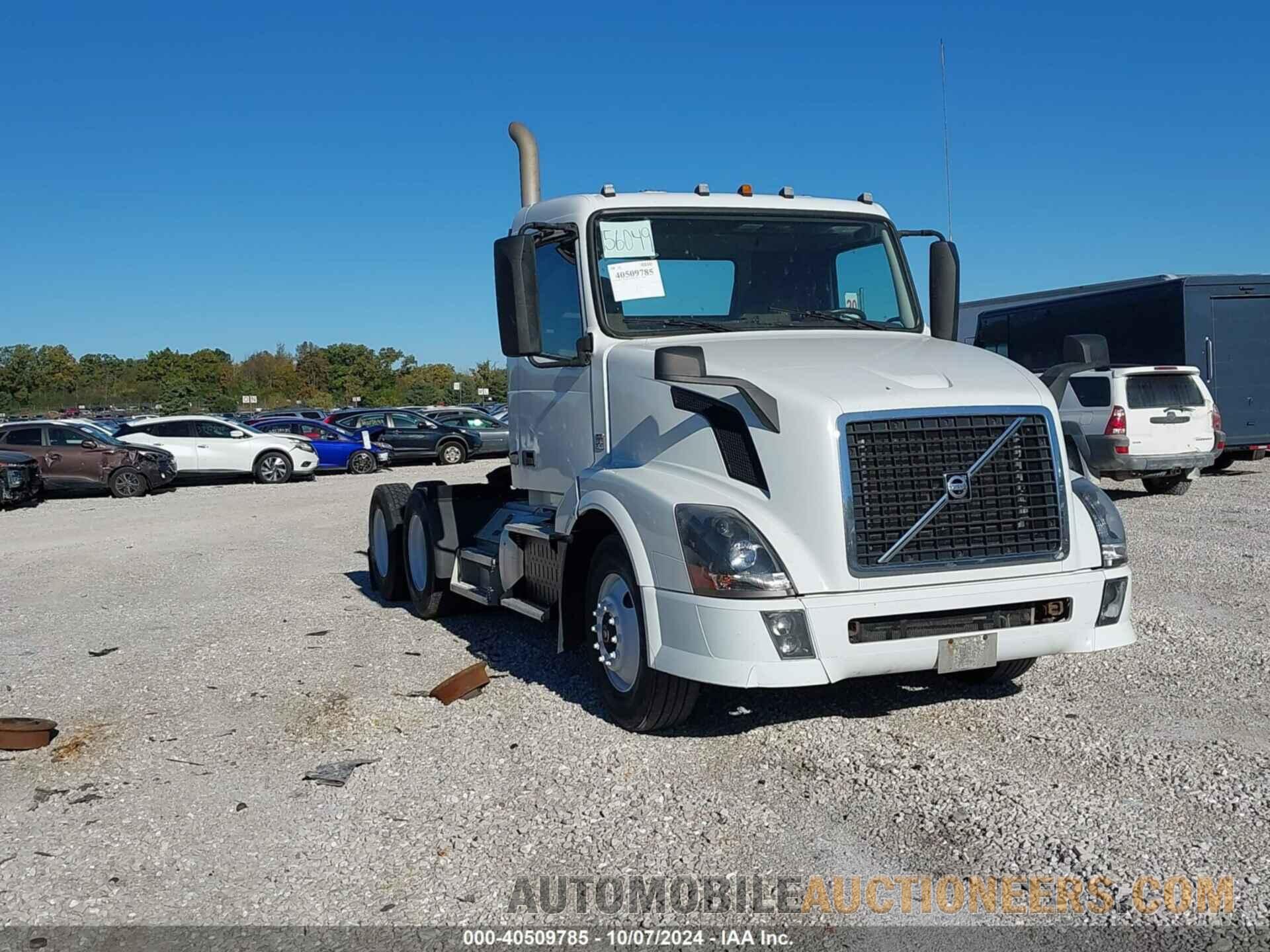 4V4NC9EH4FN913439 VOLVO VN 2015