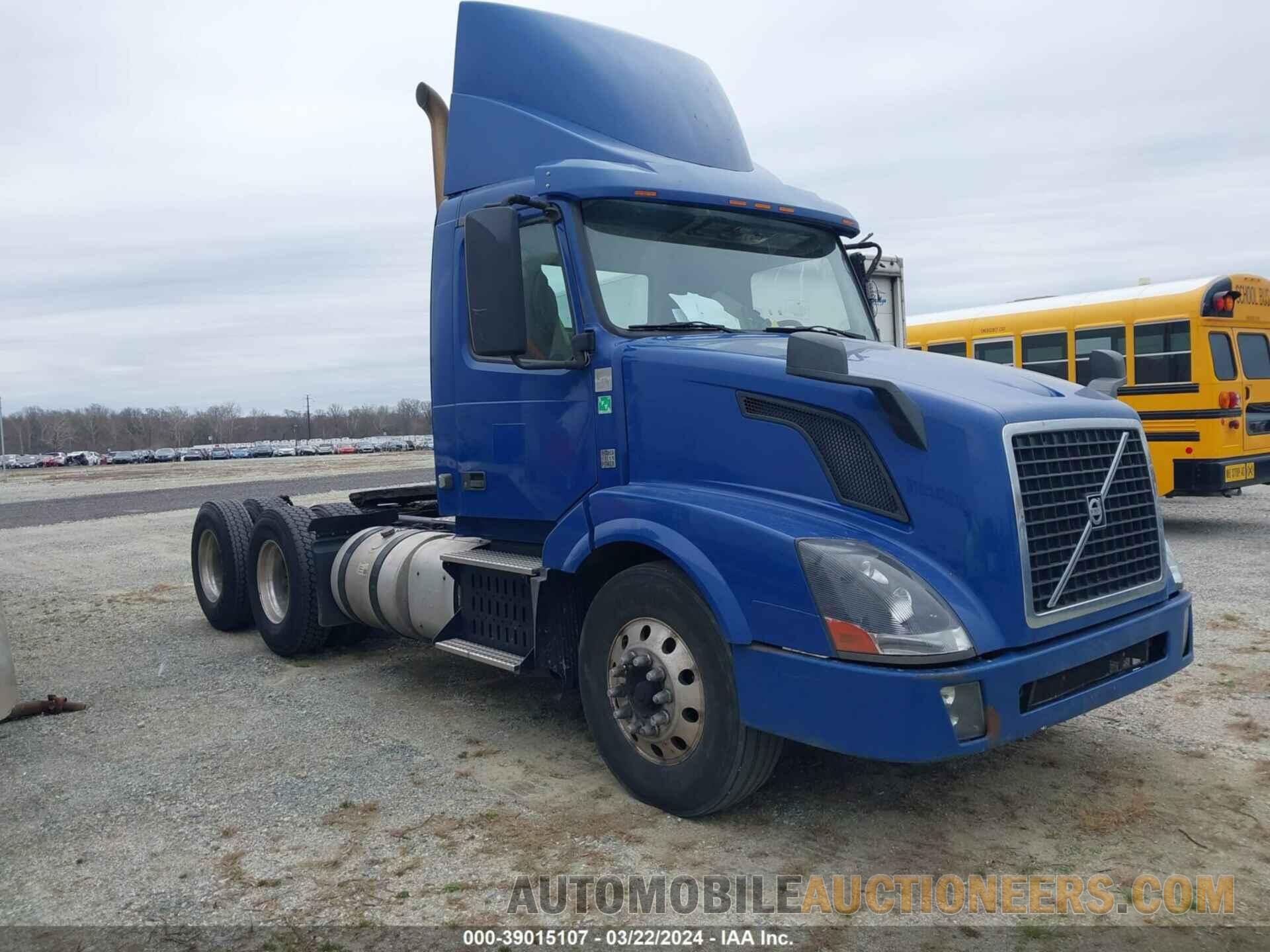 4V4NC9EH5FN913465 VOLVO VN 2015