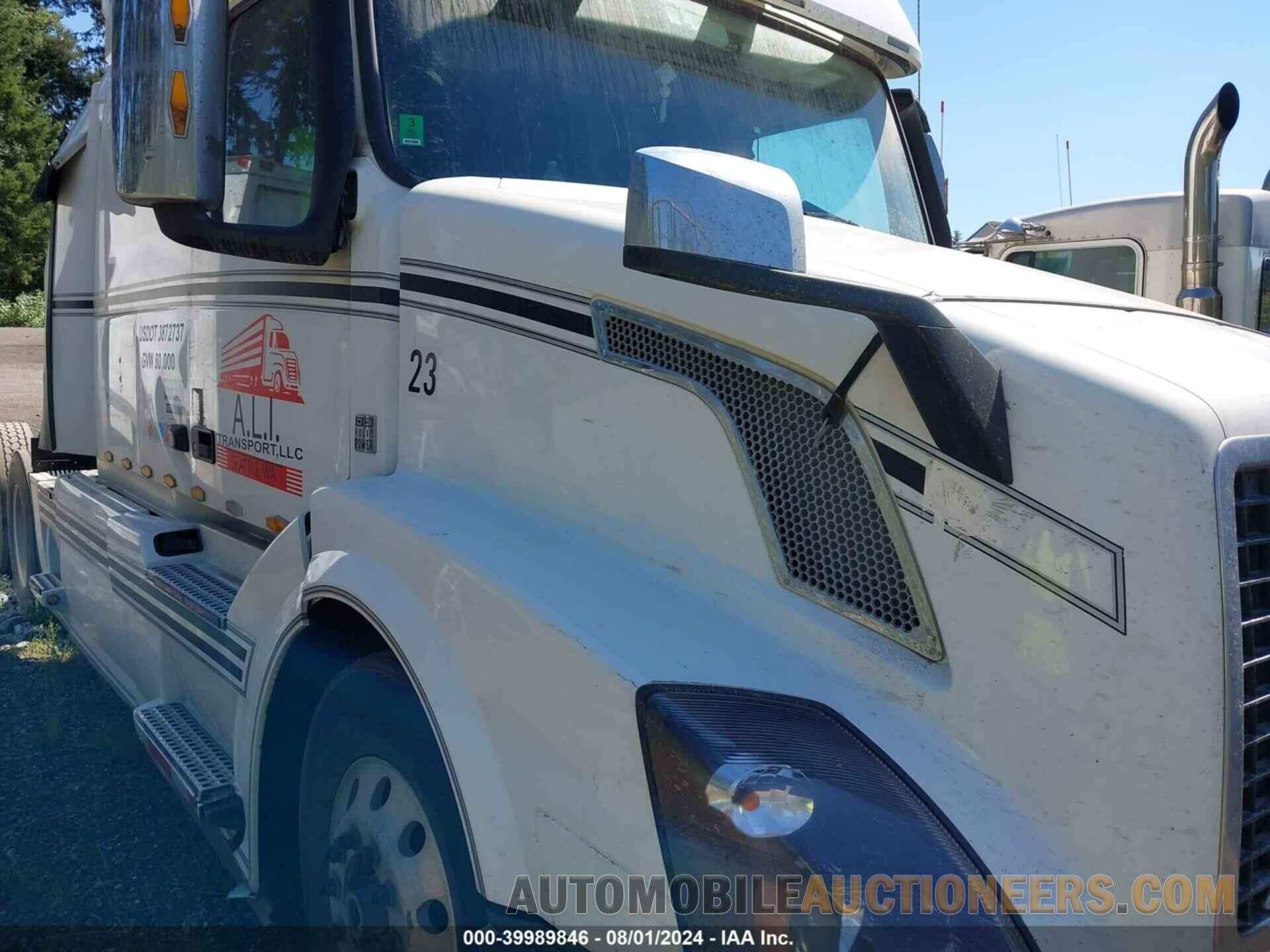 4V4NC9EH5JN885143 VOLVO VNL 2018