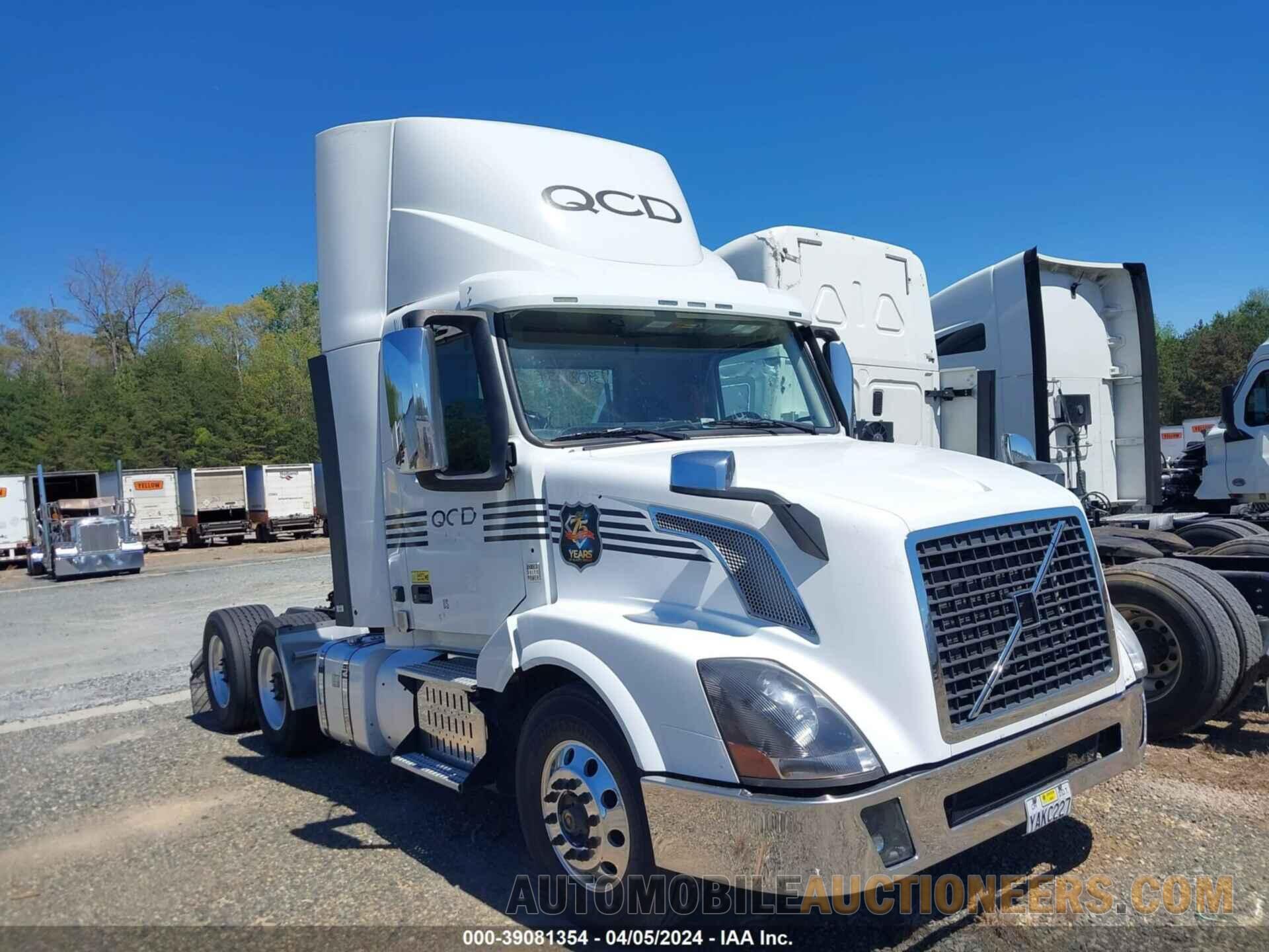 4V4NC9EH6HN986816 VOLVO VNL 2017