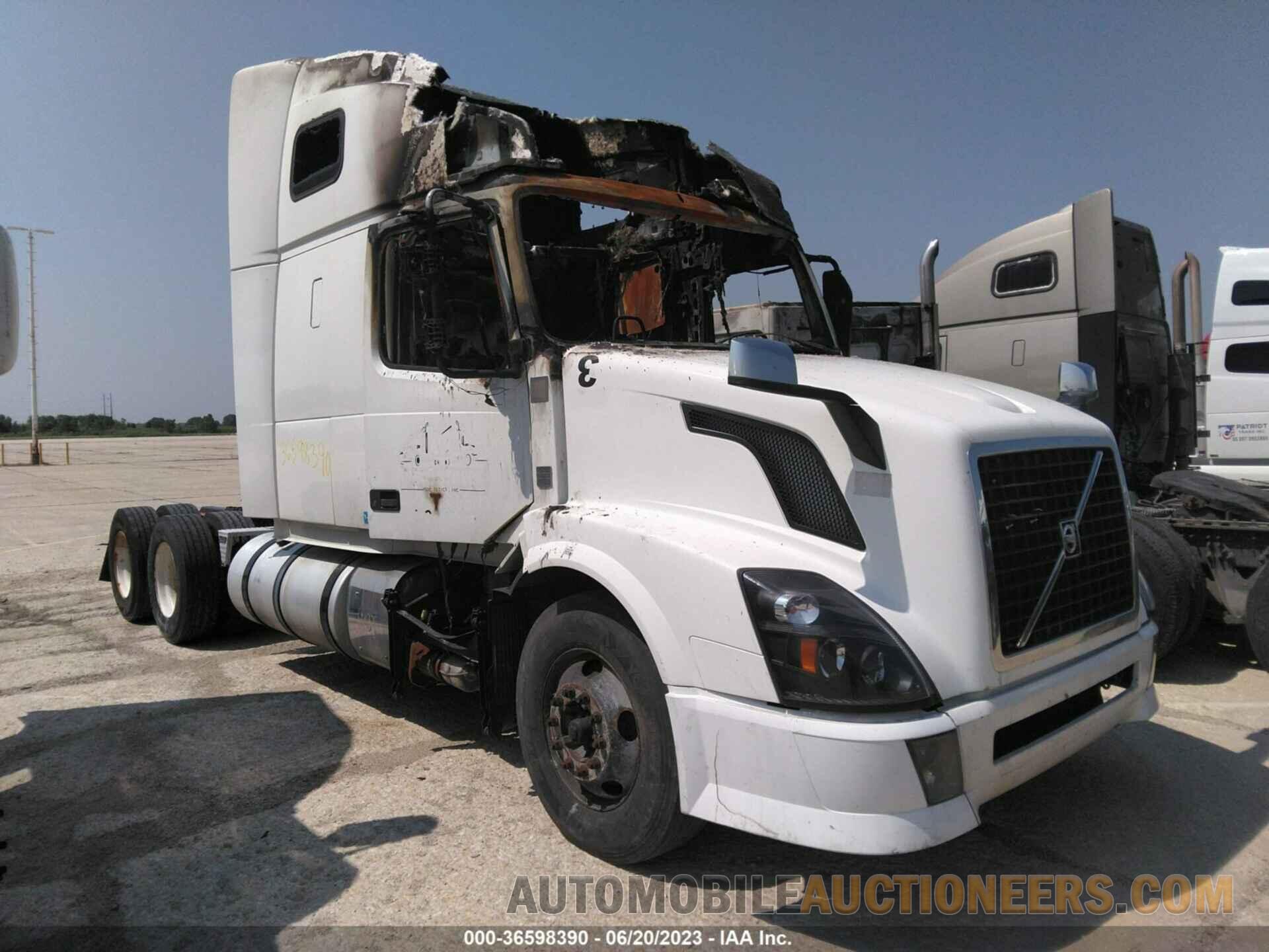 4V4NC9EH9FN921696 VOLVO VN 2015