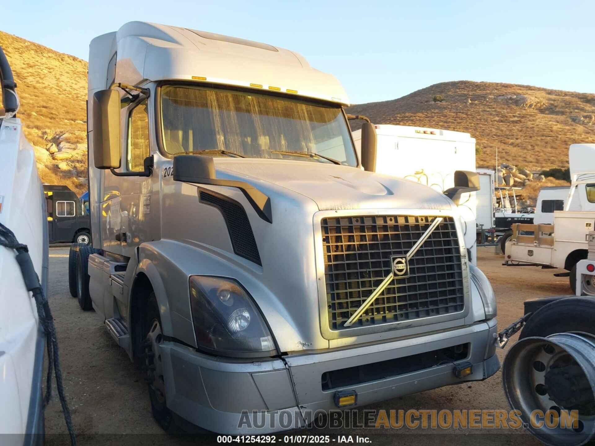 4V4NC9TG9DN563846 VOLVO VN 2013