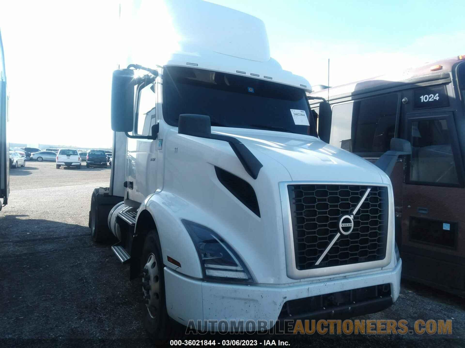 4V4W39EG0KN226142 VOLVO VNR 2019