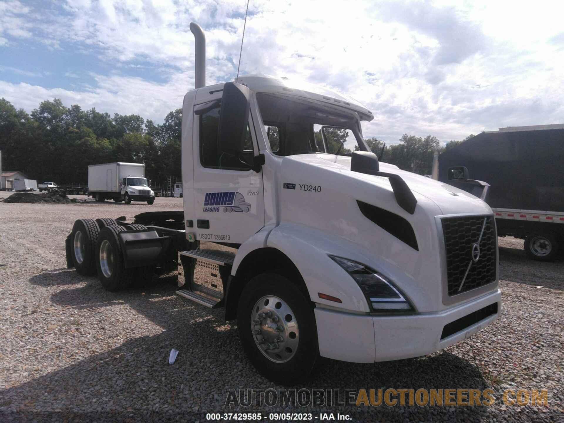 4V4WC9EG7LN233171 VOLVO VNR 2020