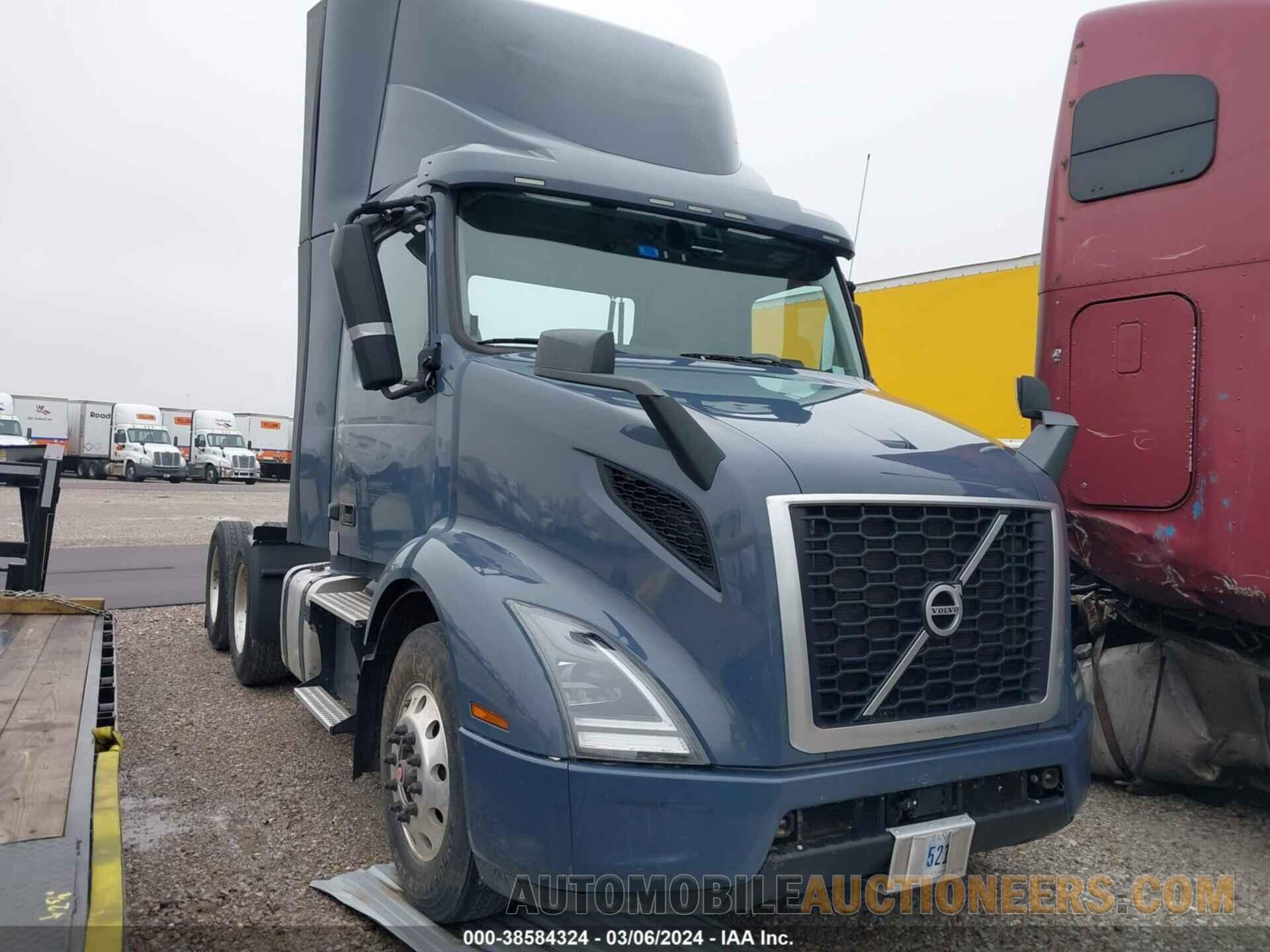 4V4WC9EG9LN260615 VOLVO VNR 2020