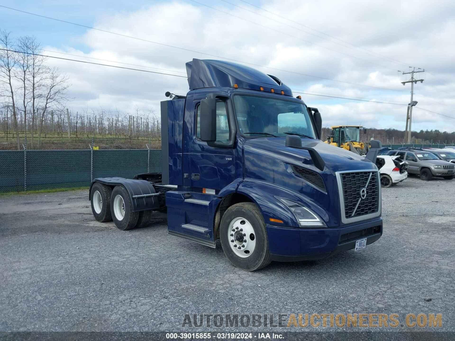 4V4WC9EH5SN655639 VOLVO VNR 64T 2025