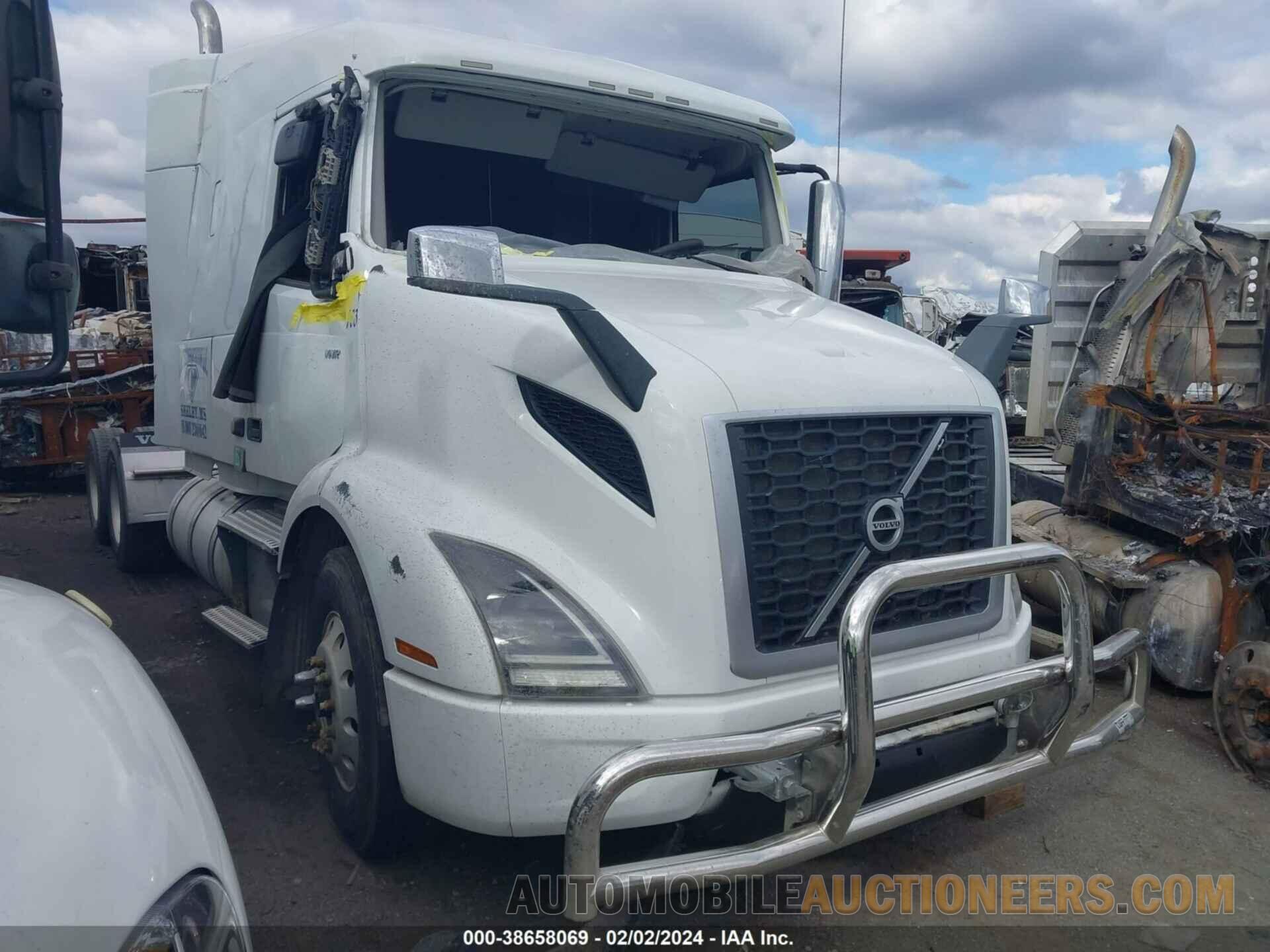 4V4WC9EH6KN872410 VOLVO VNR 2019