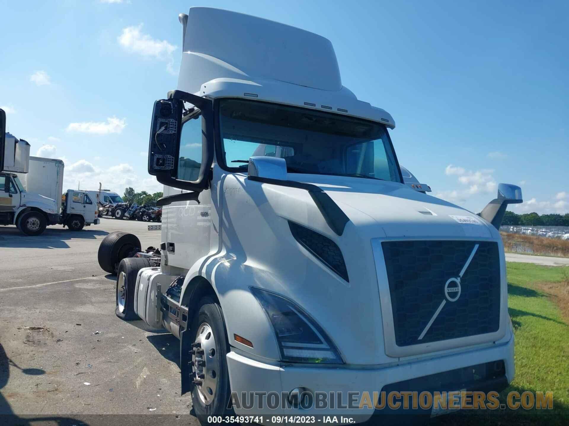 4V4WC9EH7KN193083 VOLVO VNR 2019