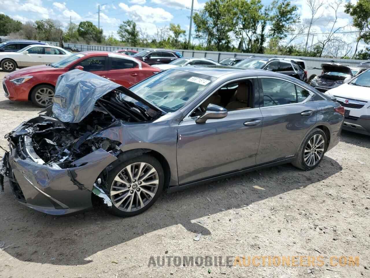 58AB21B13KU001772 LEXUS ES300 2019