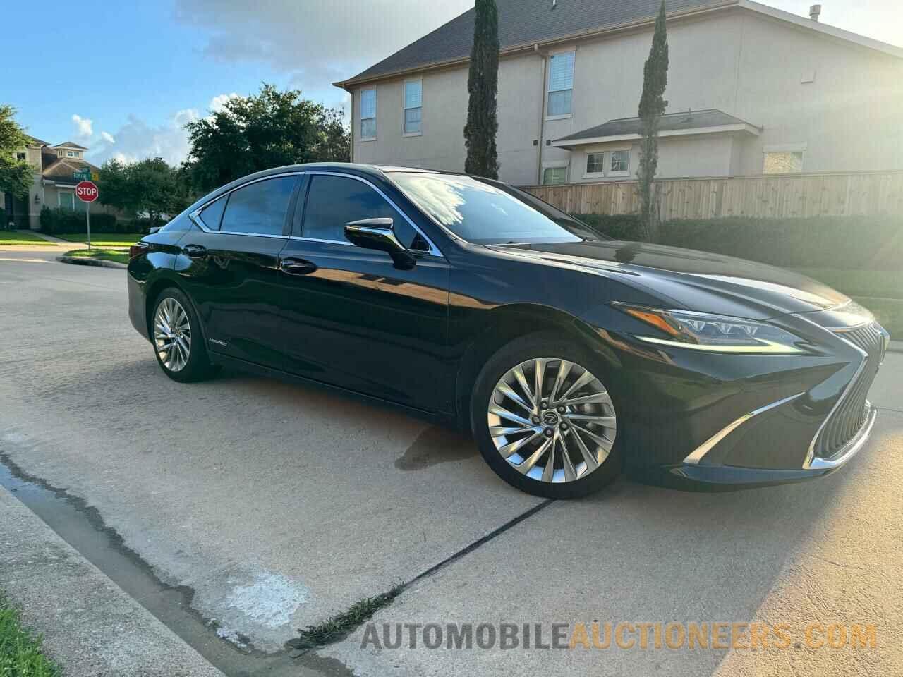 58AB21B1XKU002952 LEXUS ES300 2019