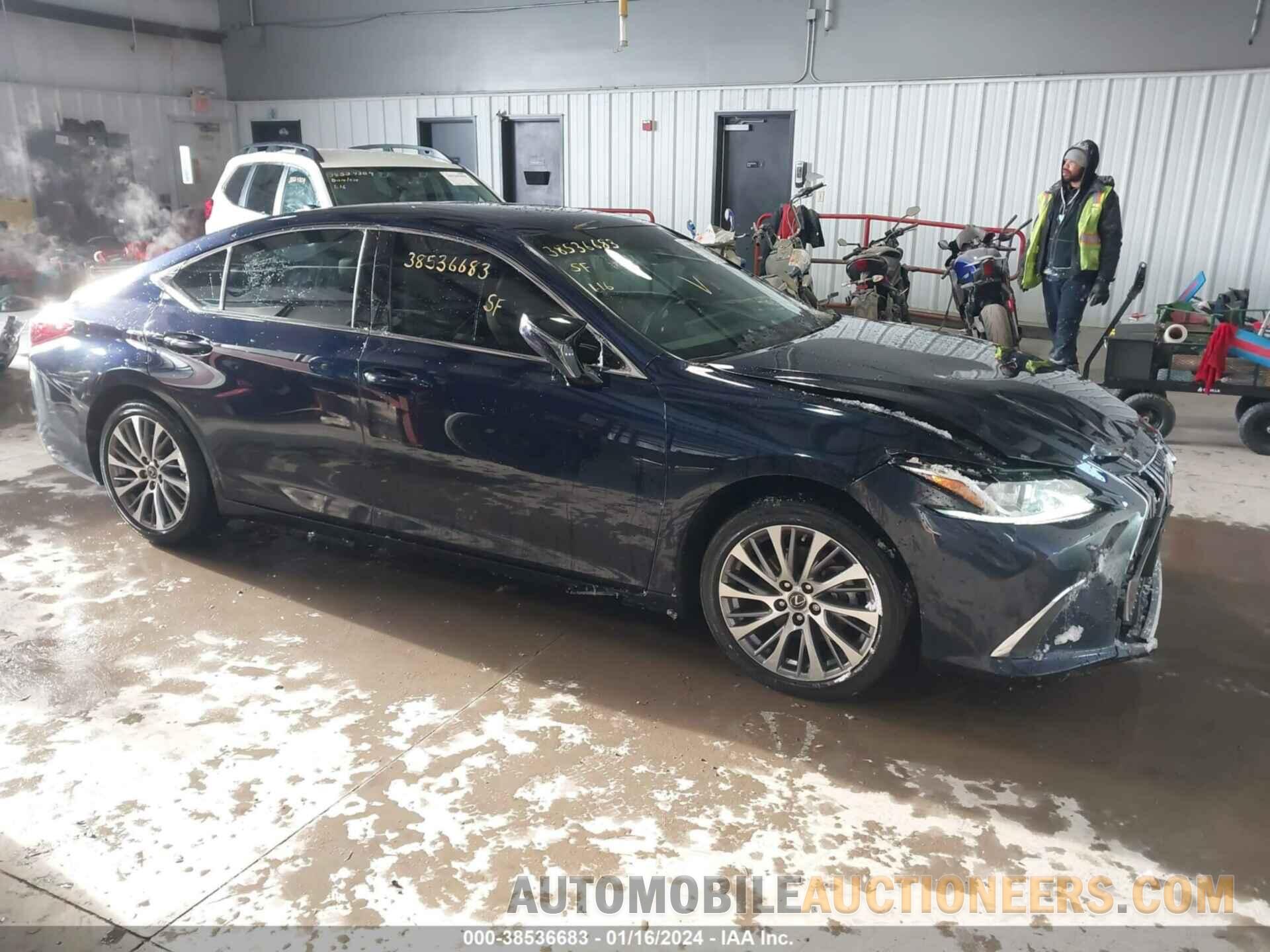 58ABZ1B1XKU039365 LEXUS ES 2019