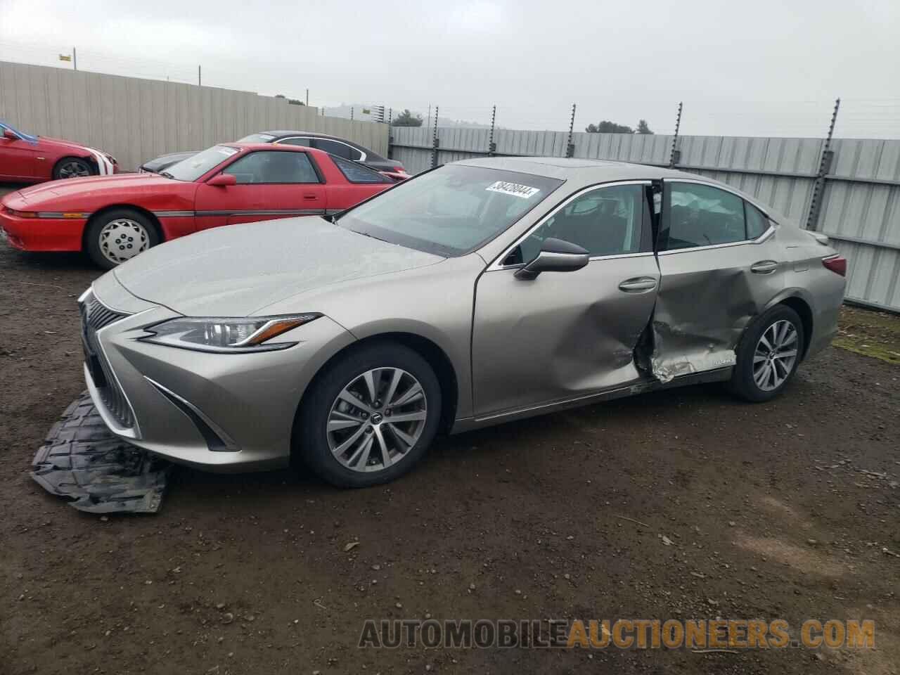 58AC21B13LU008923 LEXUS ES300 2020