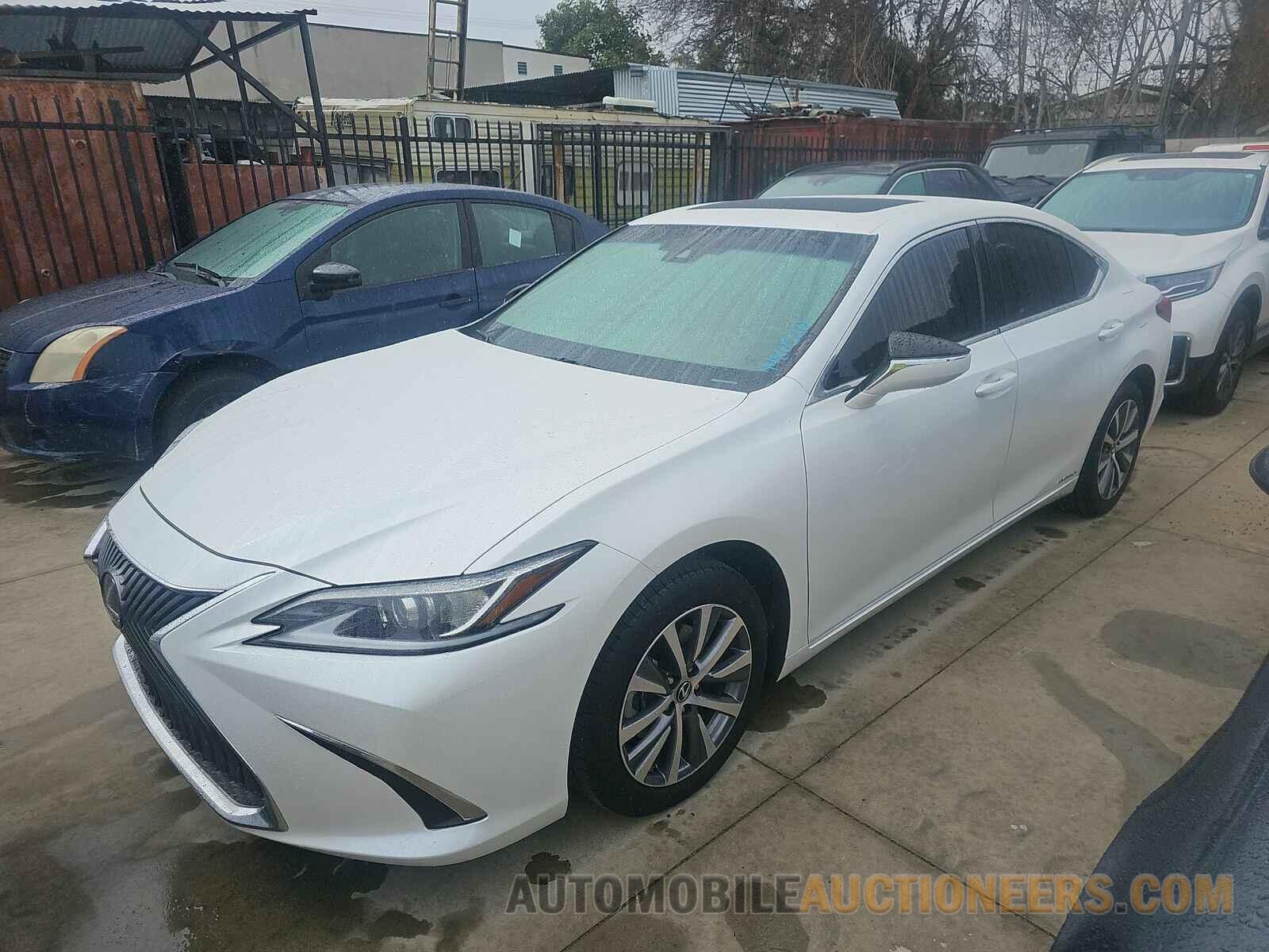 58ACA1C1XMU010963 Lexus ES 2021