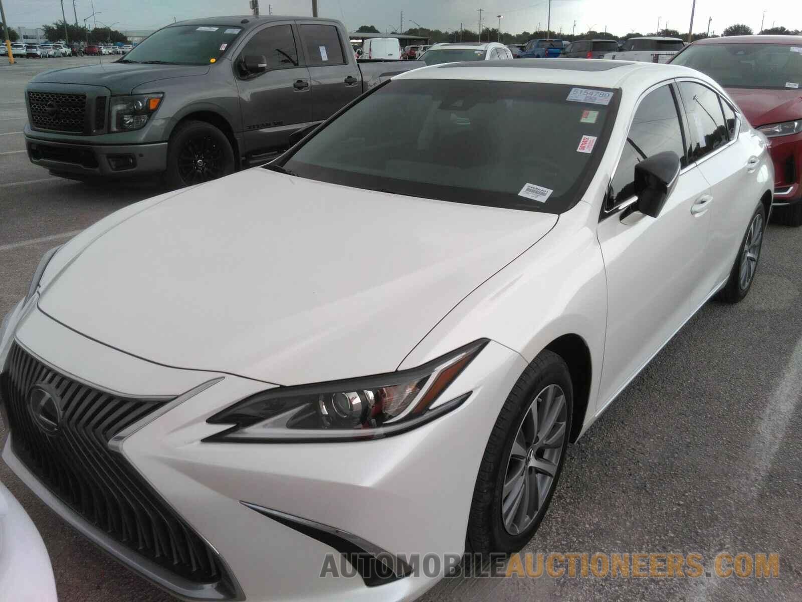 58ACZ1B17MU090295 Lexus ES ES 2021