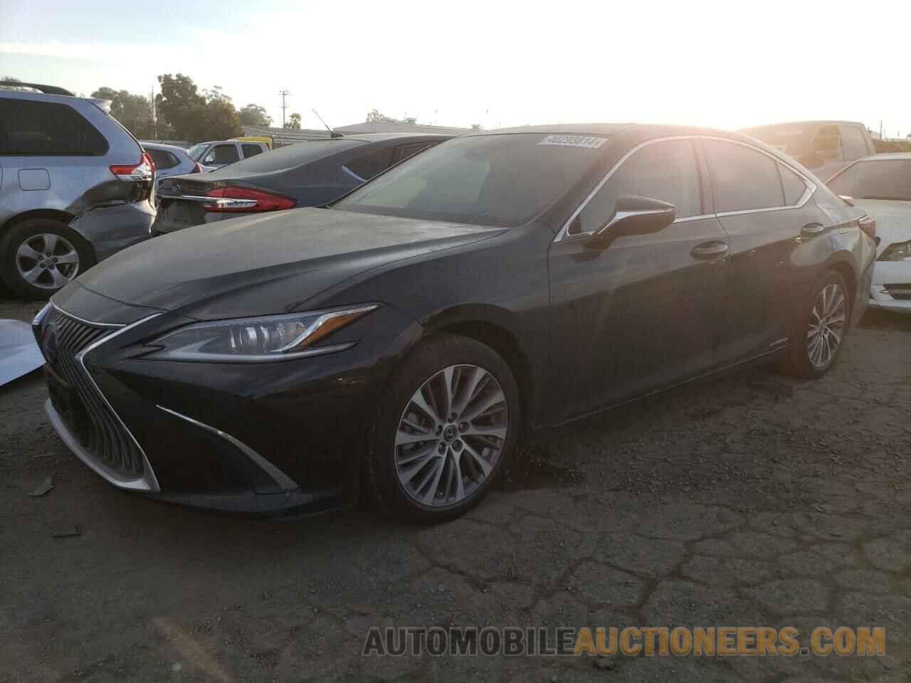 58AD21B1XLU007126 LEXUS ES300 2020