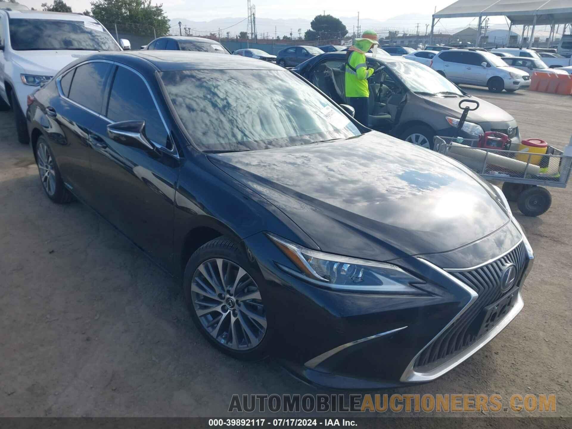 58ADA1C12MU008869 LEXUS ES 300H 2021