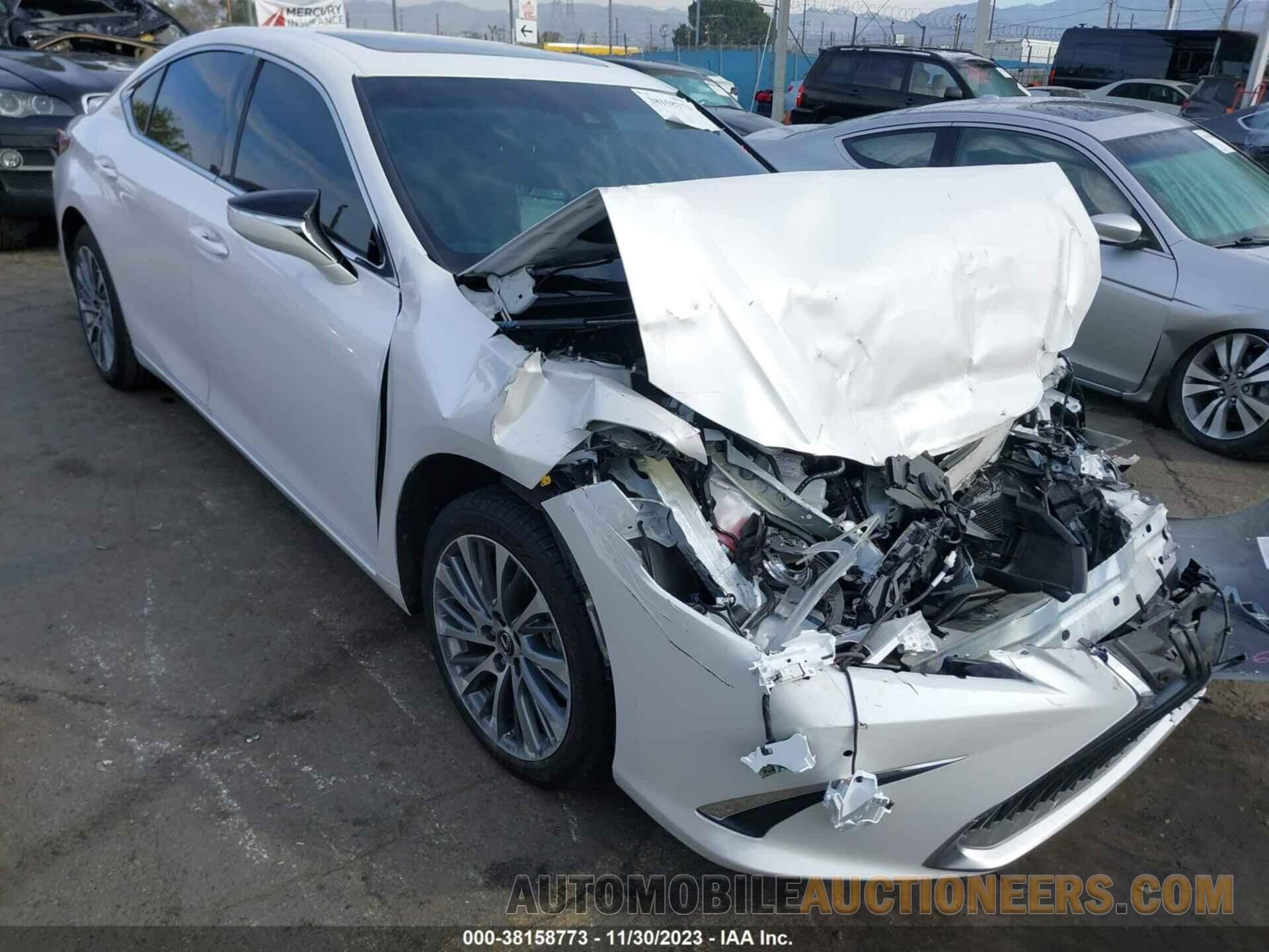 58ADA1C12MU010086 LEXUS ES 300H 2021