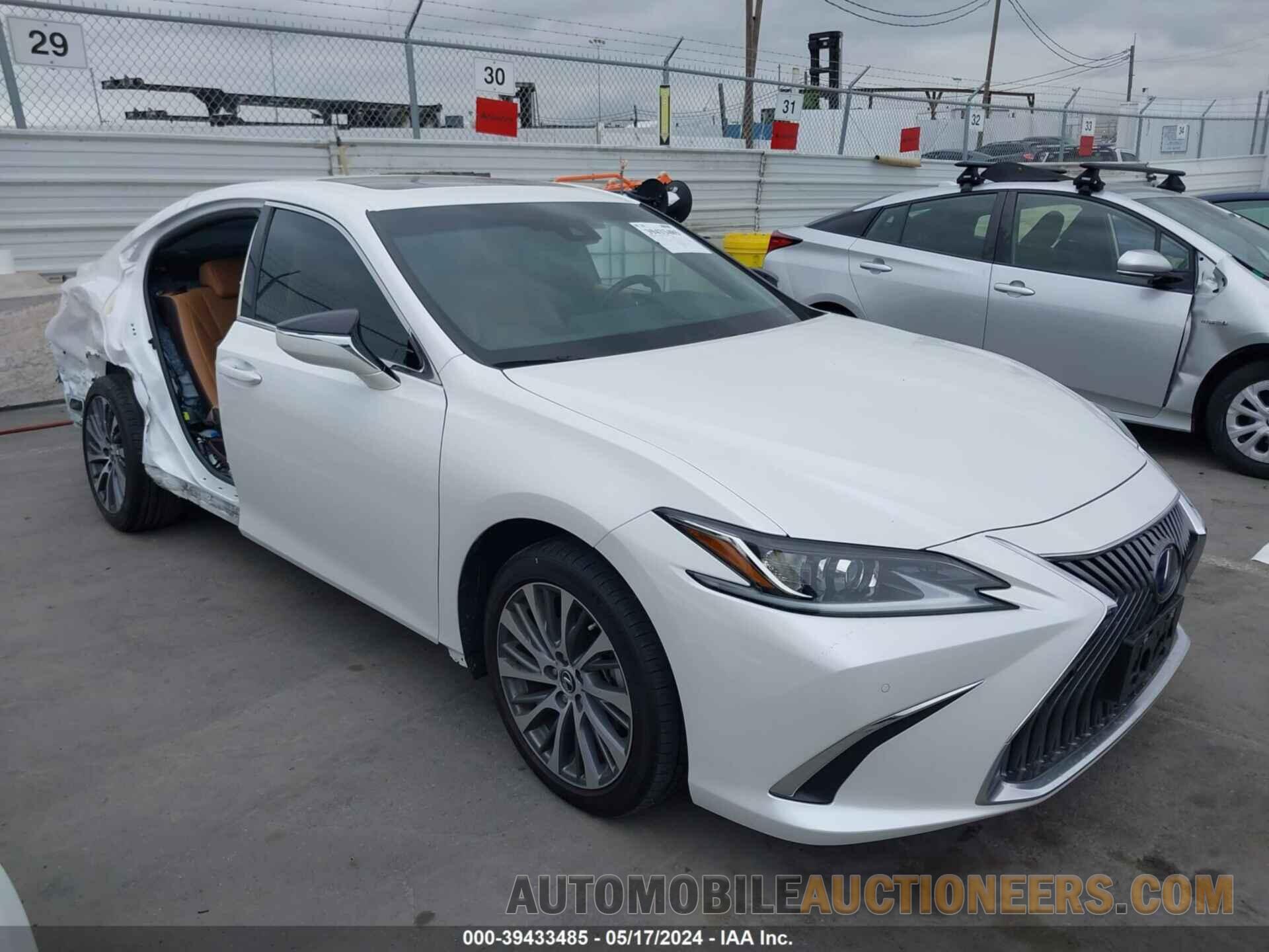 58ADA1C12MU012257 LEXUS ES 300H 2021