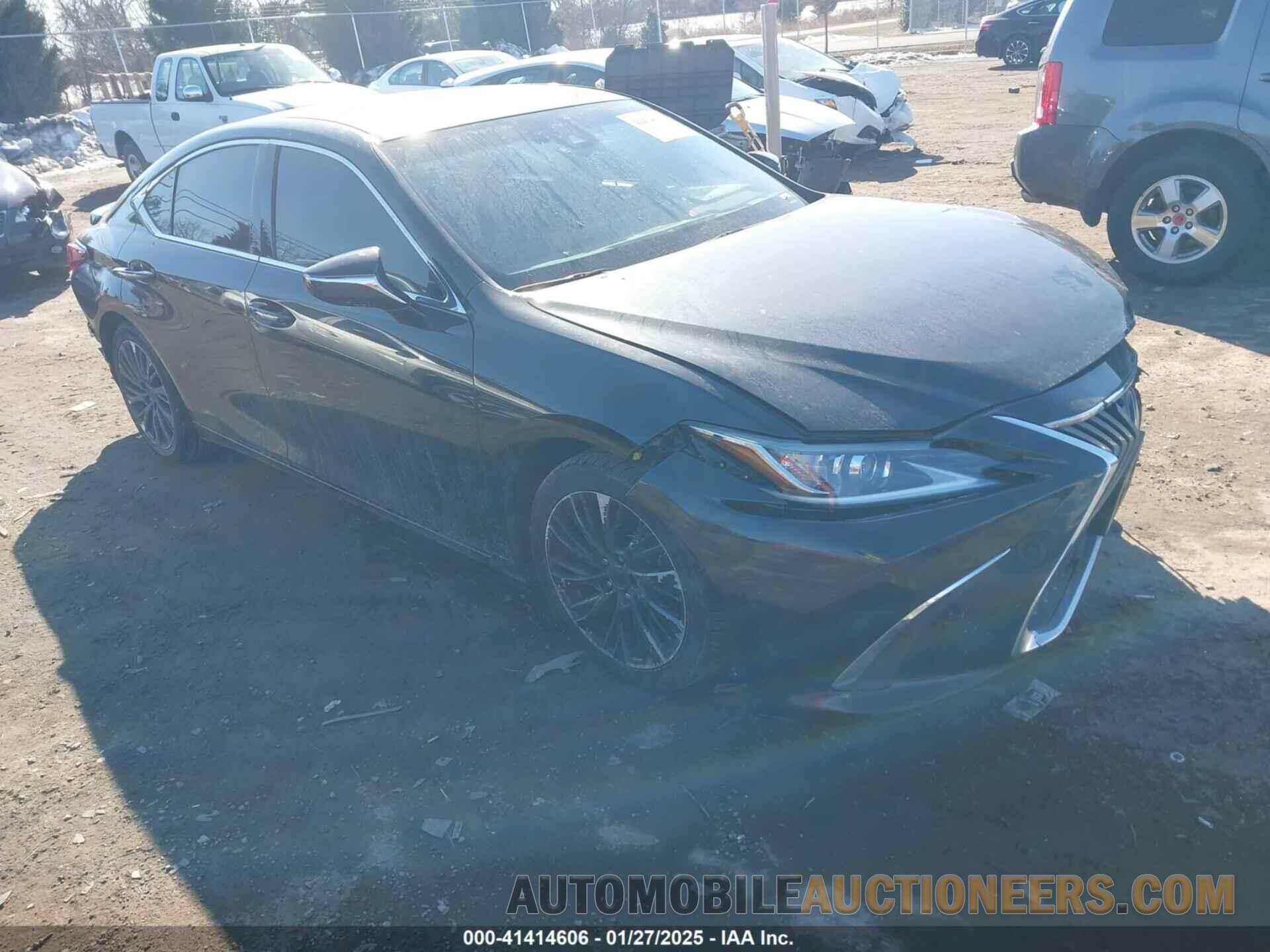 58ADA1C12MU013098 LEXUS ES 300H 2021