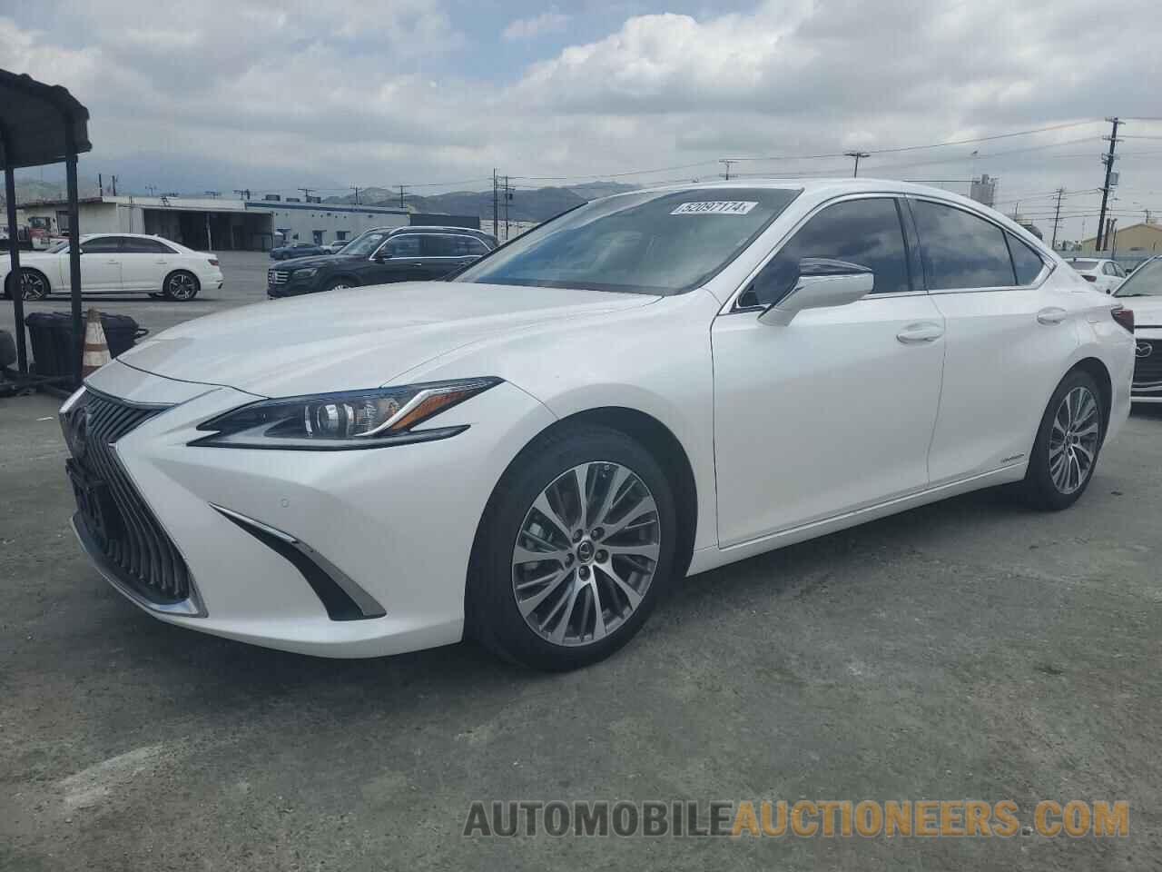 58ADA1C13MU005558 LEXUS ES300 2021