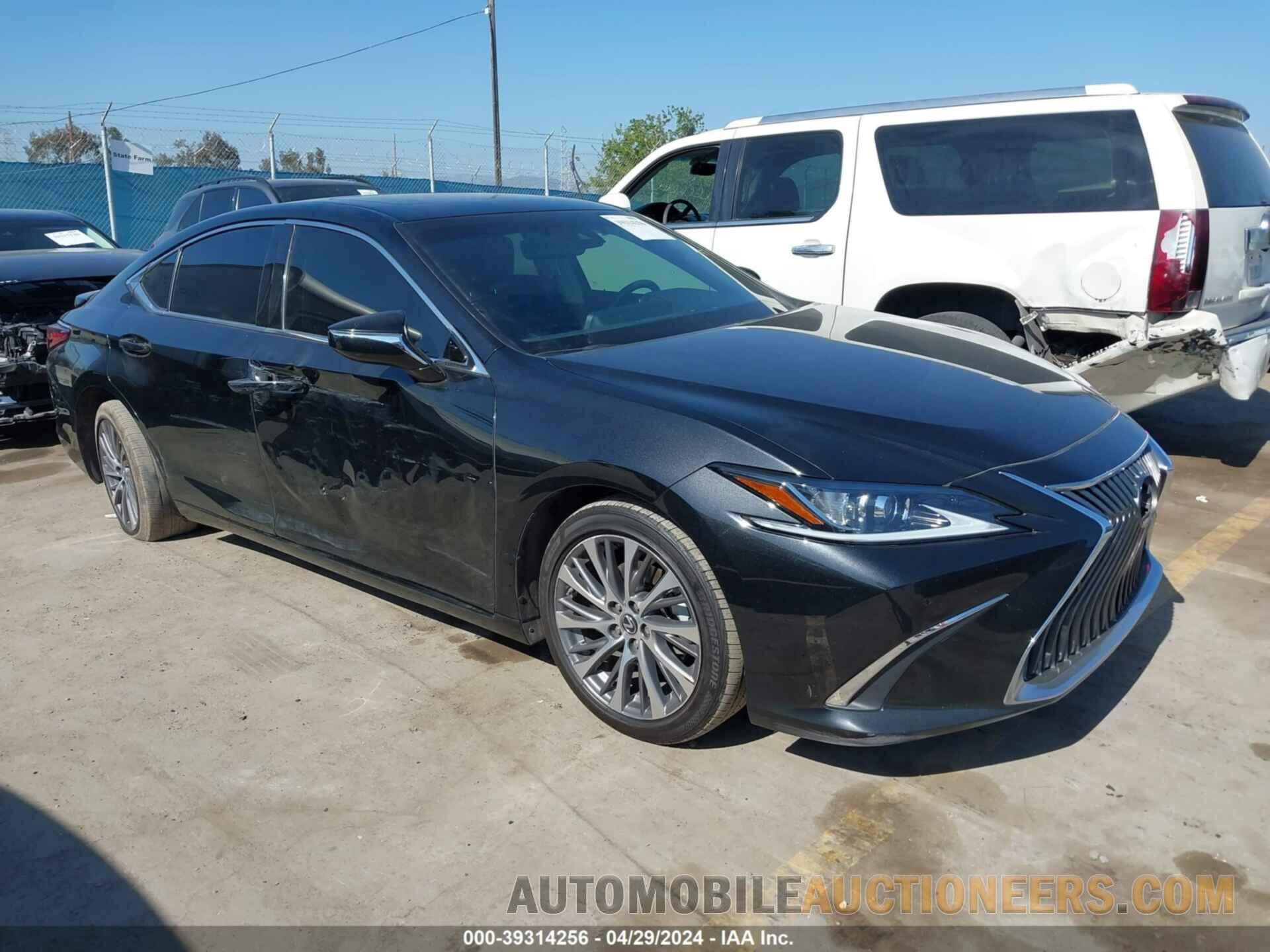 58ADA1C17MU013095 LEXUS ES 300H 2021