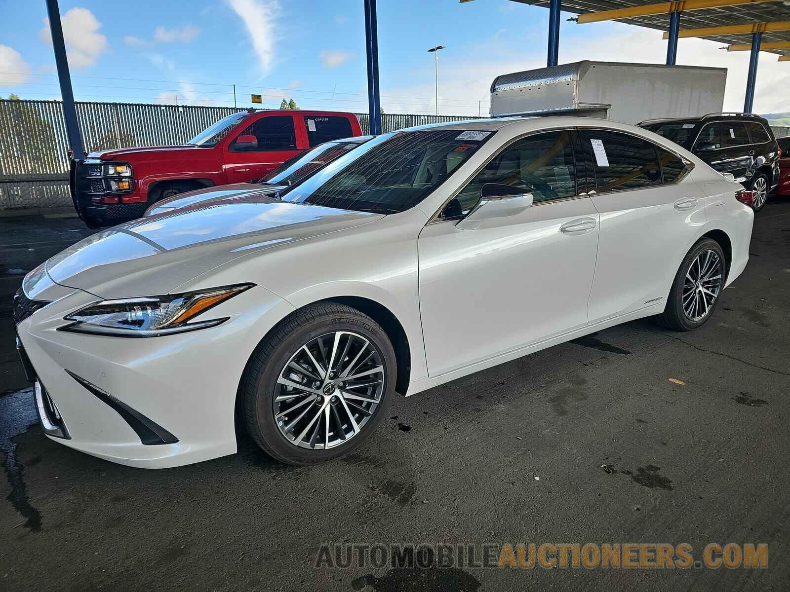 58ADA1C18NU023443 Lexus ES 2022