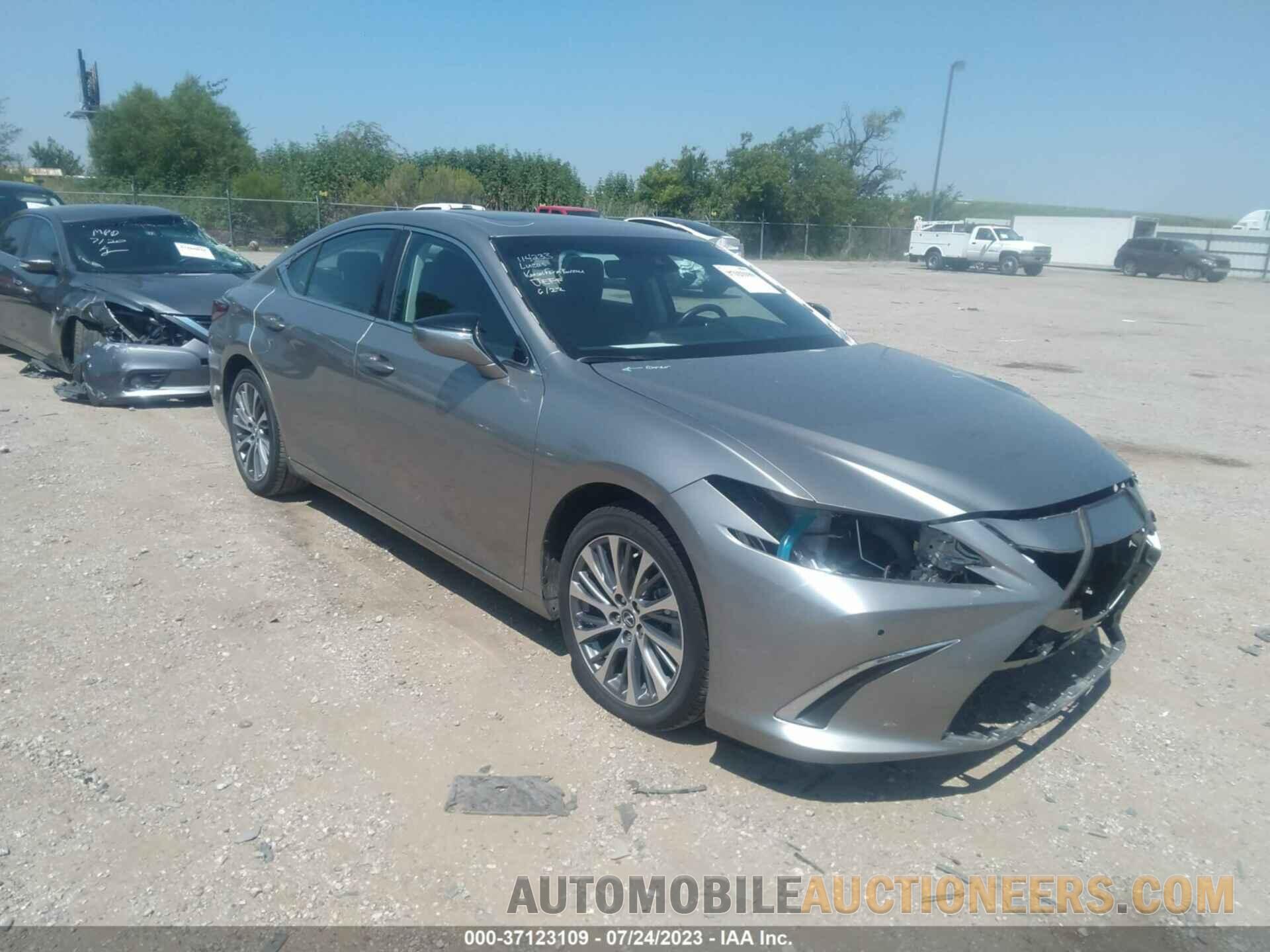 58ADZ1B1XLU053647 LEXUS ES 2020