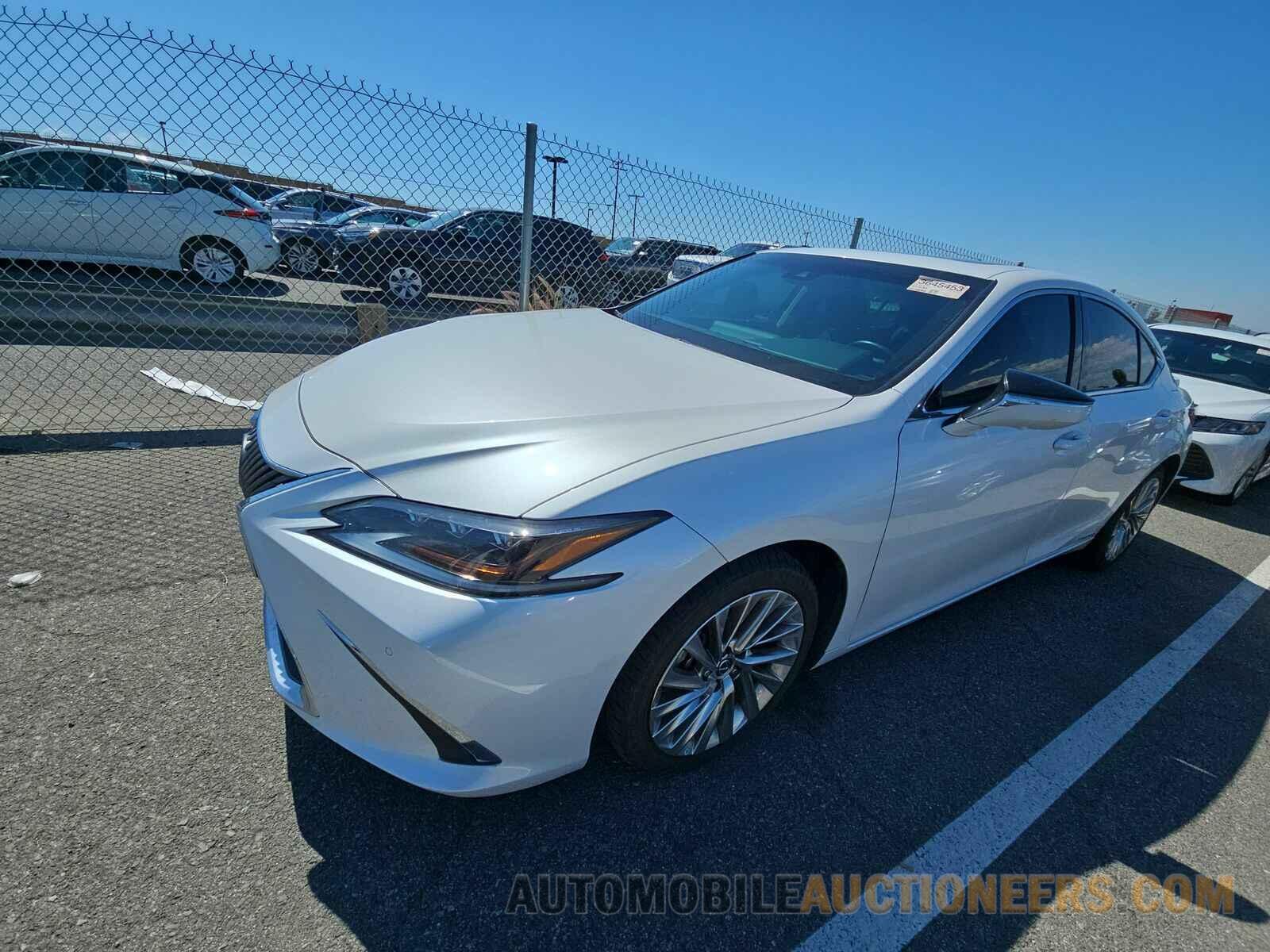 58AEA1C10MU004761 Lexus ES 300h 2021