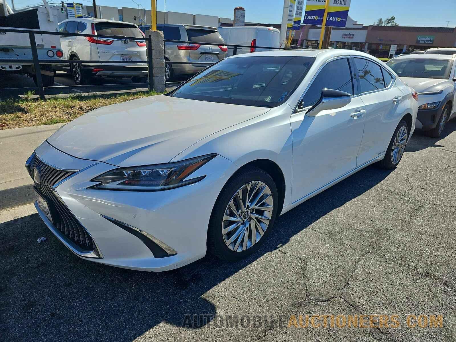 58AEA1C13MU008223 Lexus ES 300h 2021