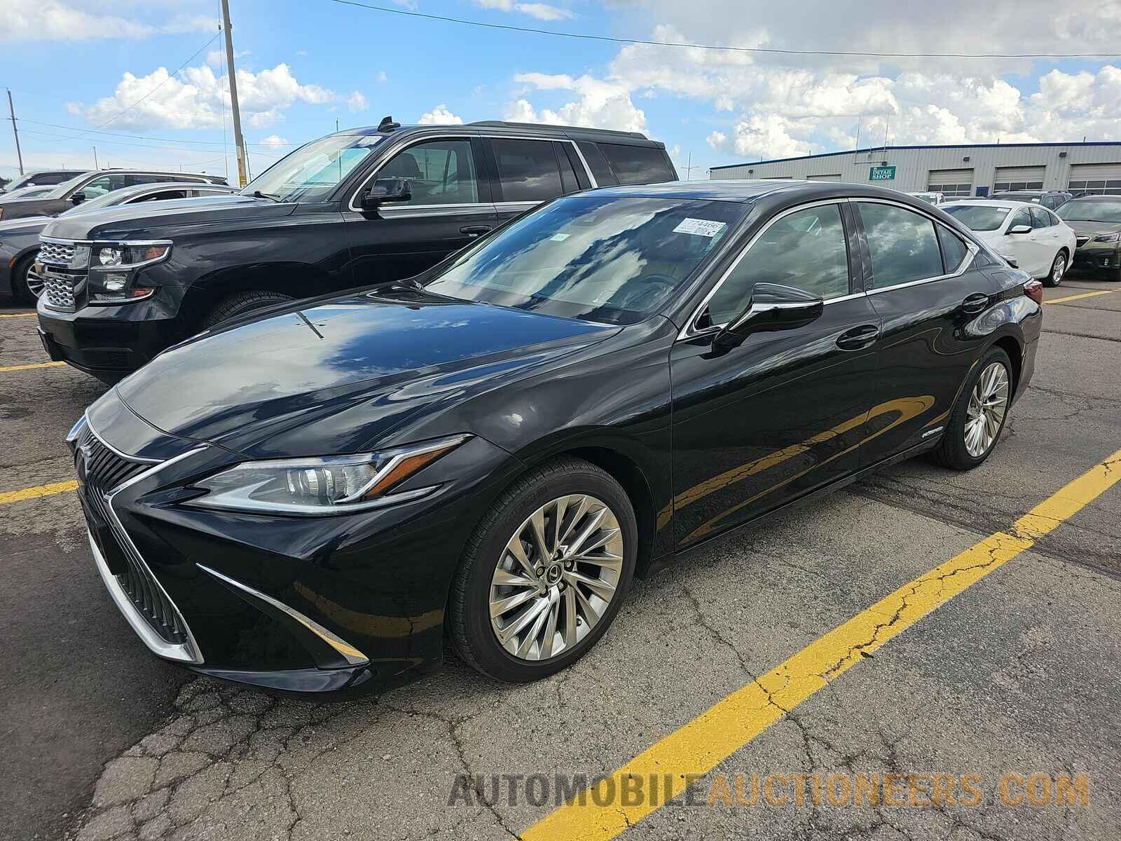 58AF21B14LU005932 Lexus ES 300h 2020