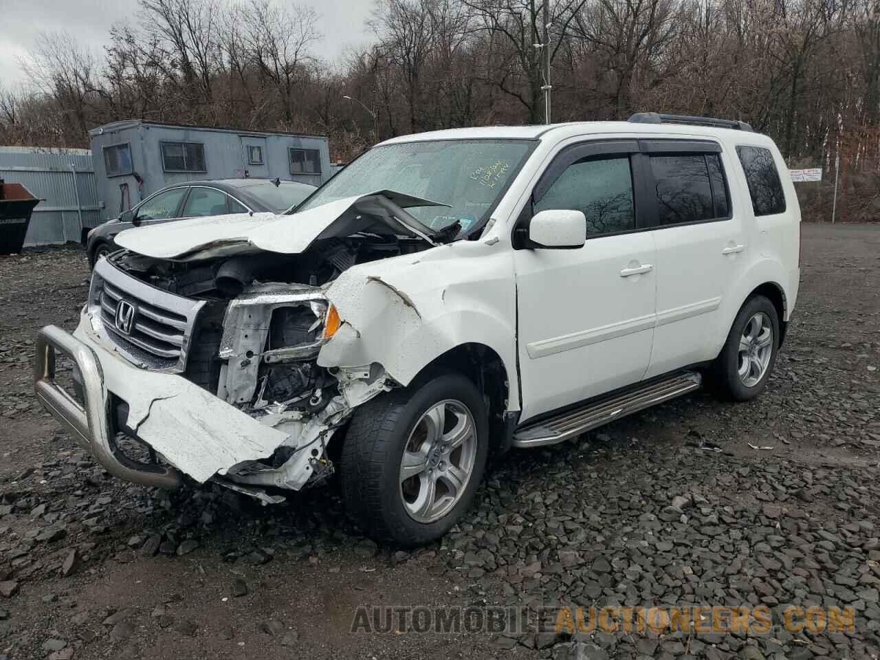 5FNYF4H55FB051724 HONDA PILOT 2015