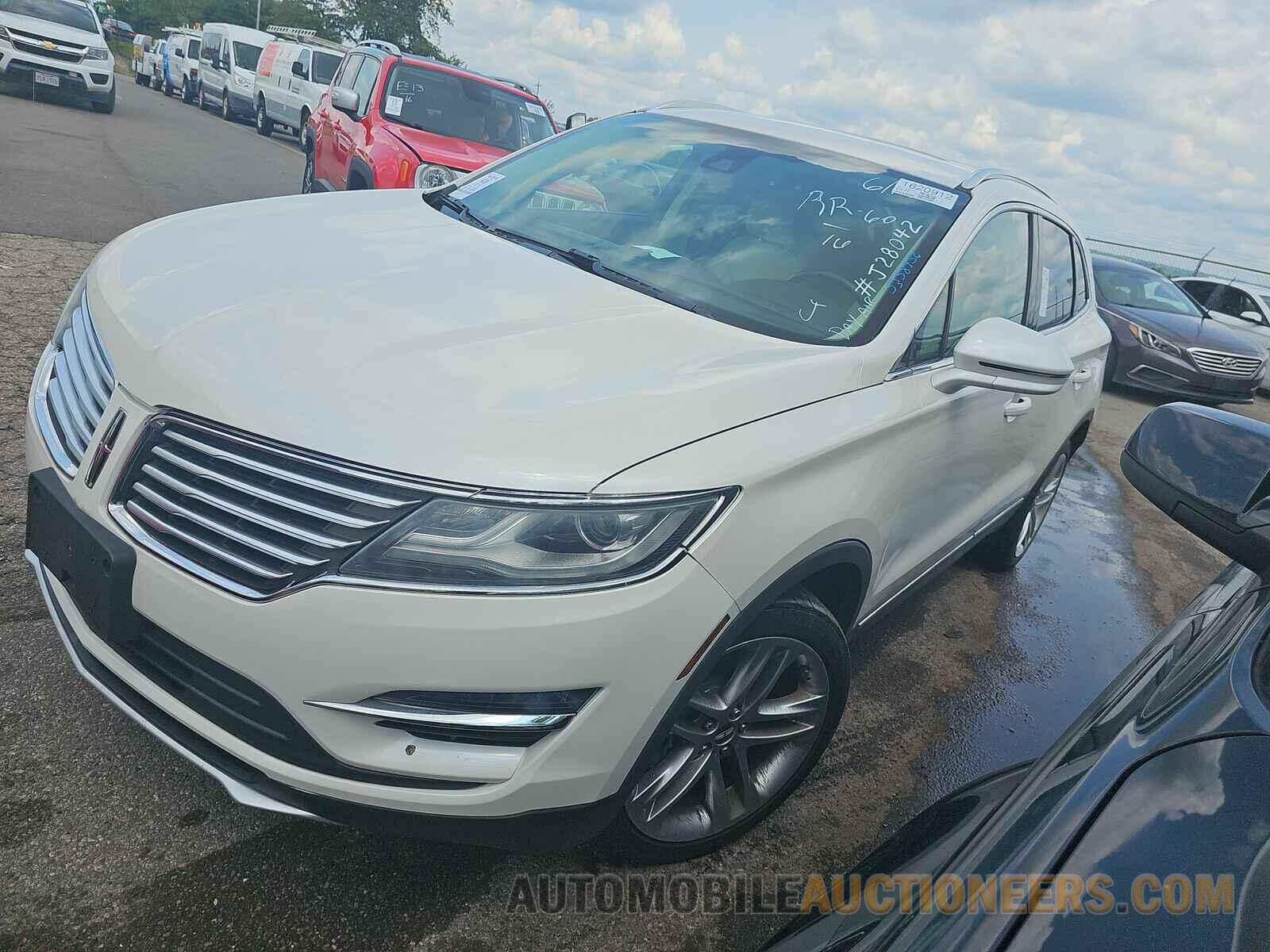 5LMCJ3D97GUJ28042 Lincoln MKC 2016