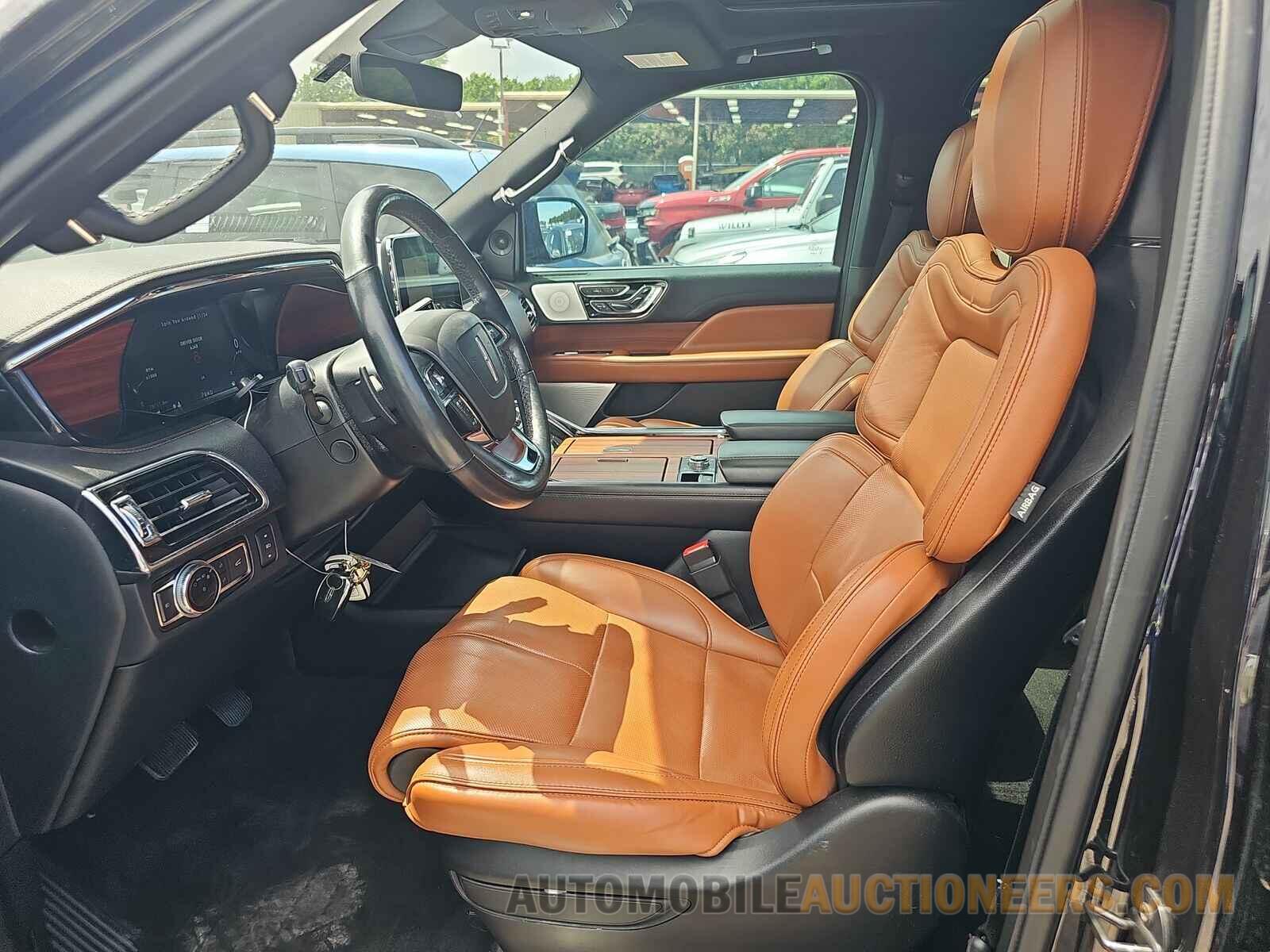 5LMJJ2LTXKEL03286 Lincoln Navigator 2019