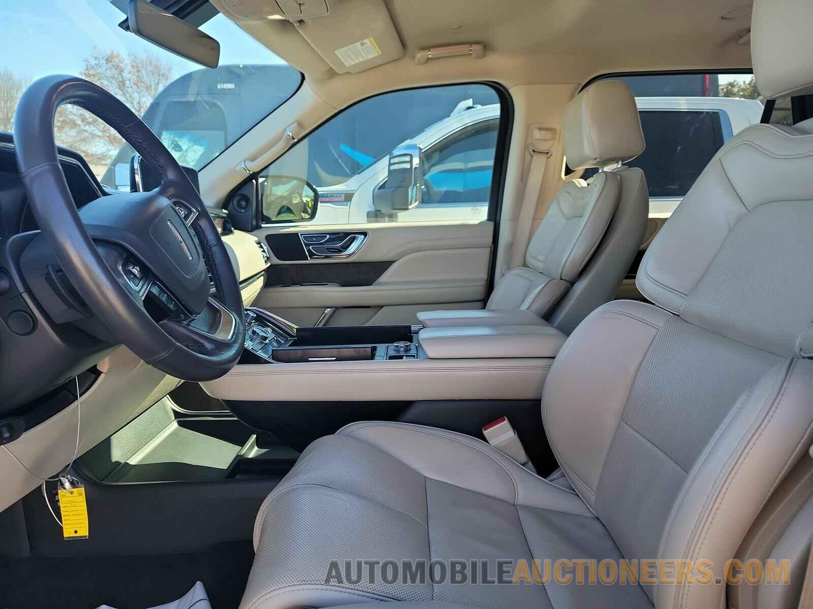 5LMJJ2NT4KEL07380 Lincoln Navigator 2019