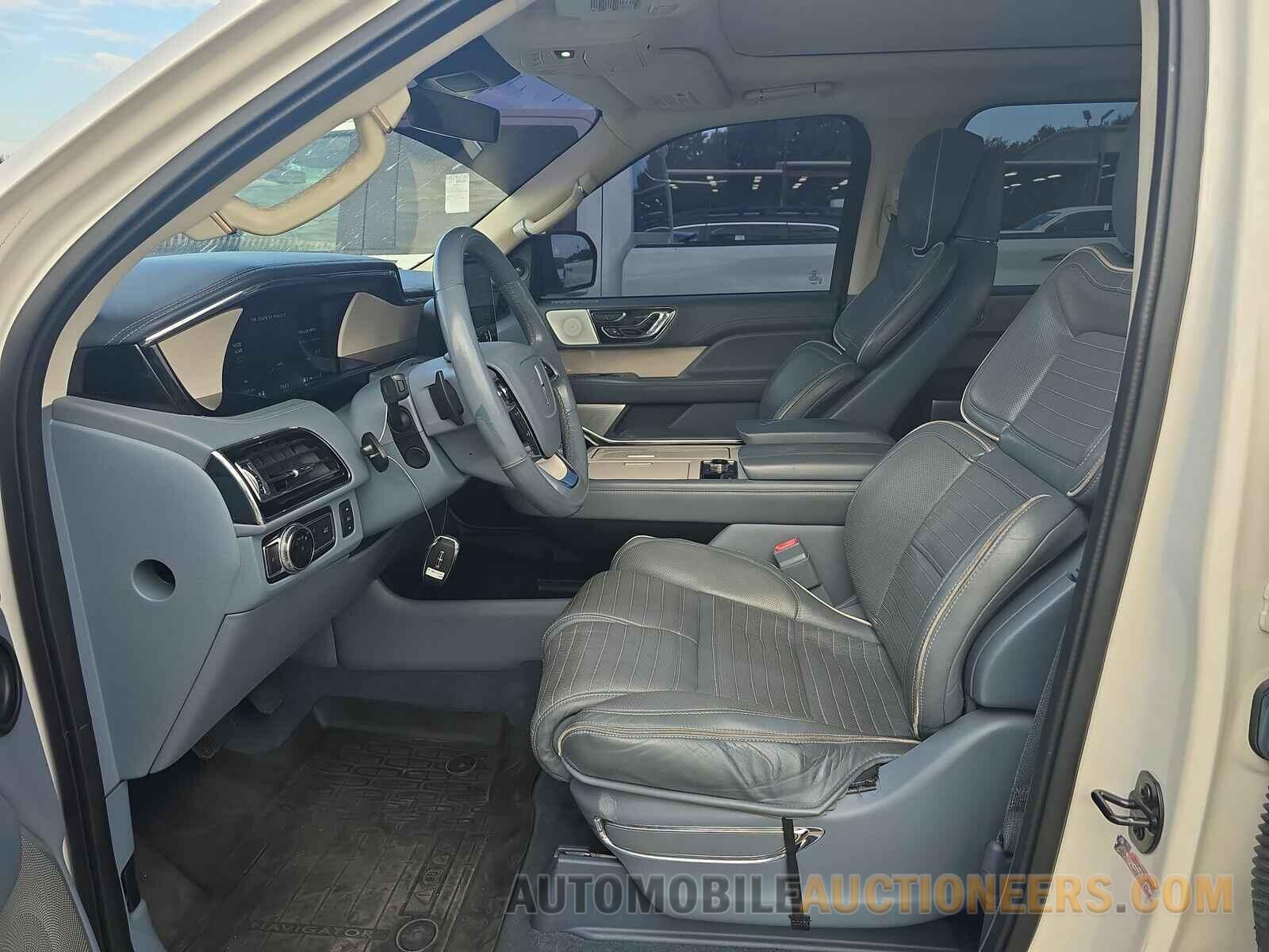 5LMJJ2TT8JEL12406 Lincoln Navigator 2018