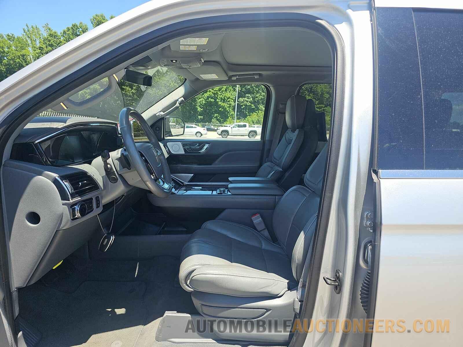 5LMJJ3LT4KEL00521 Lincoln Navigator L 2019