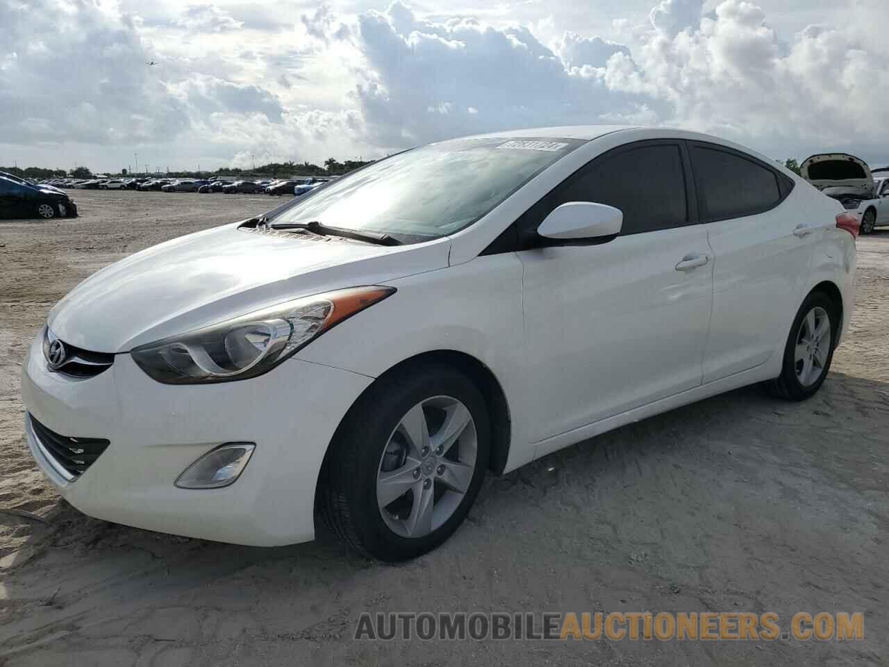 5NPDH4AE0DH218959 HYUNDAI ELANTRA 2013