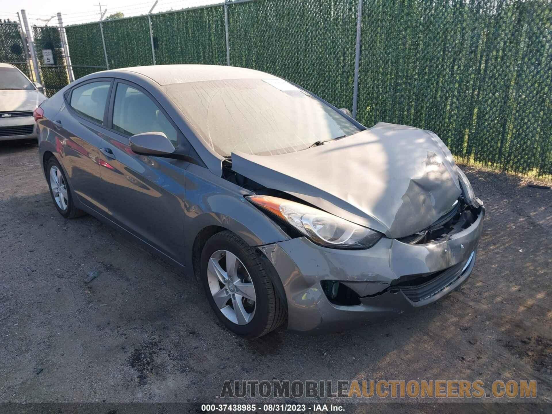 5NPDH4AE0DH372037 HYUNDAI ELANTRA 2013