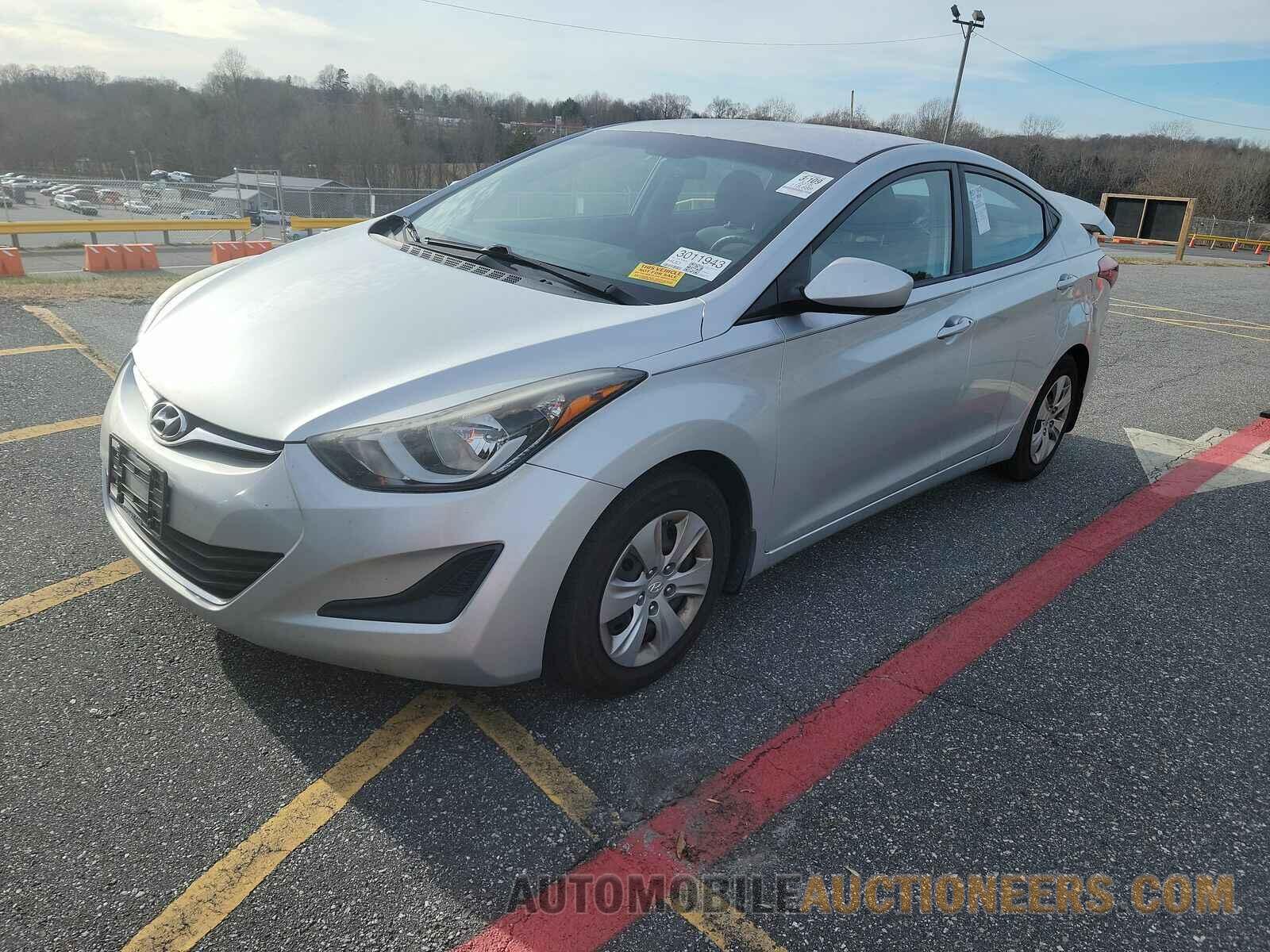 5NPDH4AE0GH759806 Hyundai Elantra SE 2016