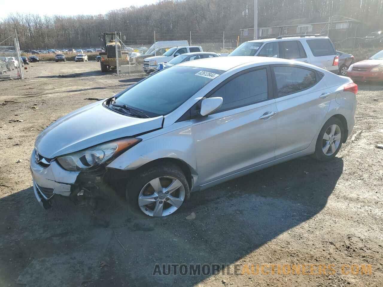 5NPDH4AE1DH206819 HYUNDAI ELANTRA 2013