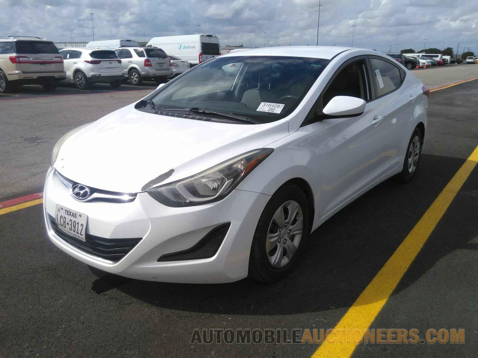 5NPDH4AE1GH699096 Hyundai Elantra 2016