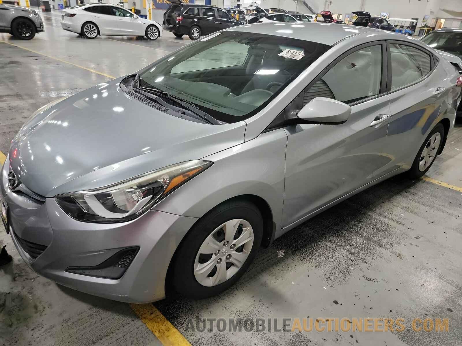 5NPDH4AE1GH759572 Hyundai Elantra SE 2016