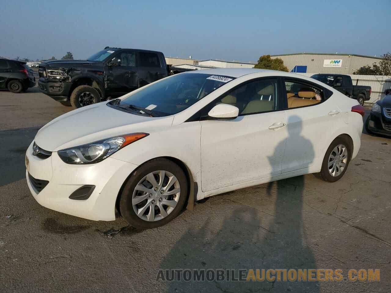 5NPDH4AE2BH027492 HYUNDAI ELANTRA 2011