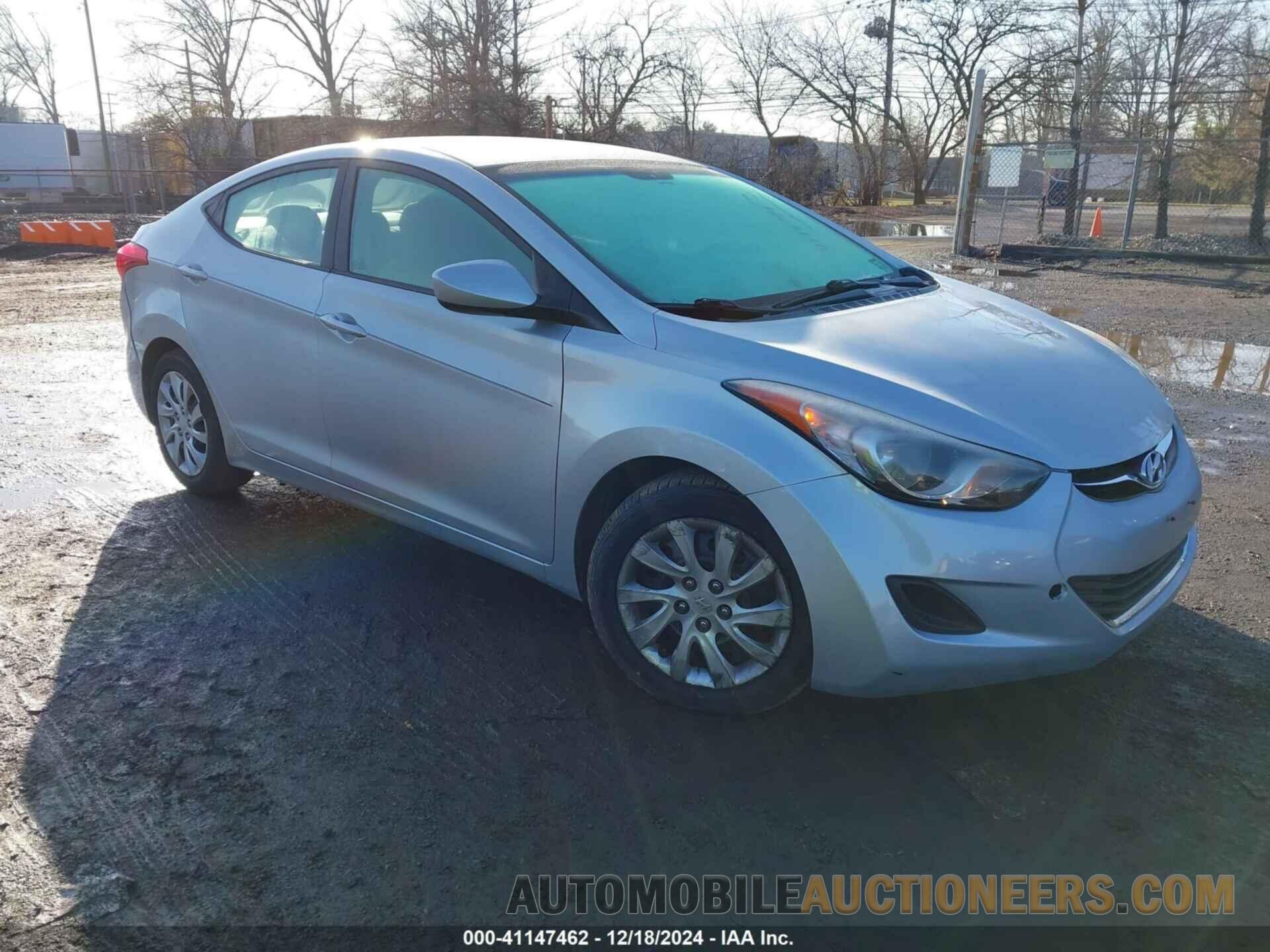 5NPDH4AE2DH205825 HYUNDAI ELANTRA 2013